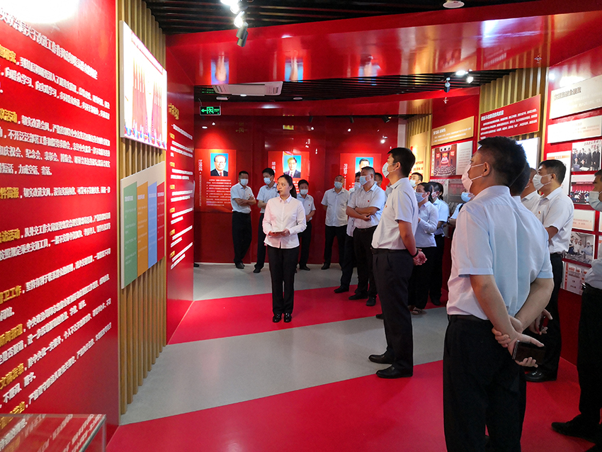 市交通控股權(quán)屬公交集團開展廉潔文化宣傳教育月活動