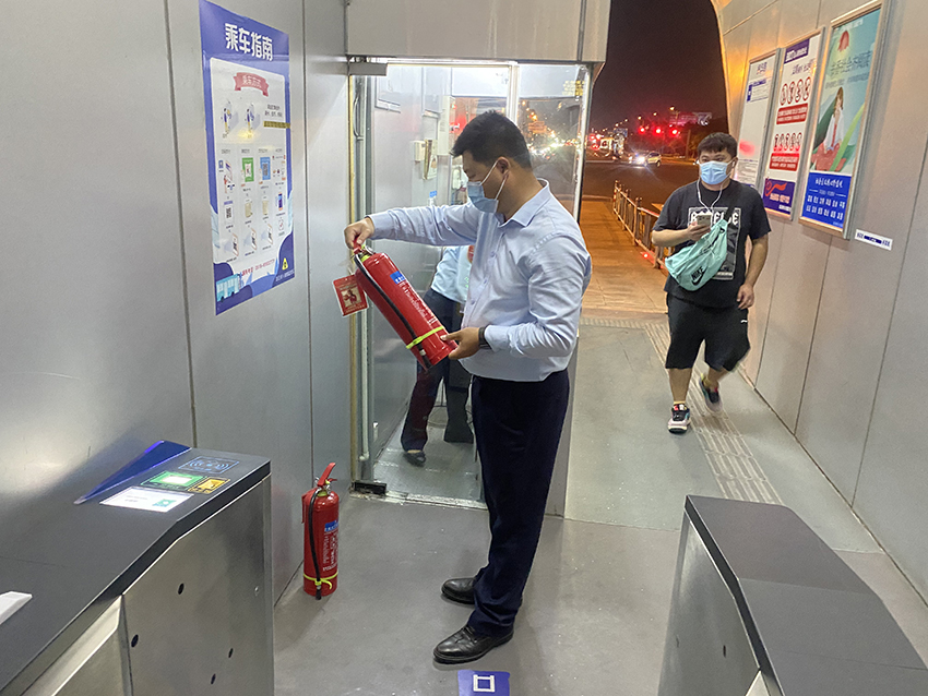 公交集團(tuán)快速公交事業(yè)部開(kāi)展安全生產(chǎn)百日攻堅(jiān)隱患排查