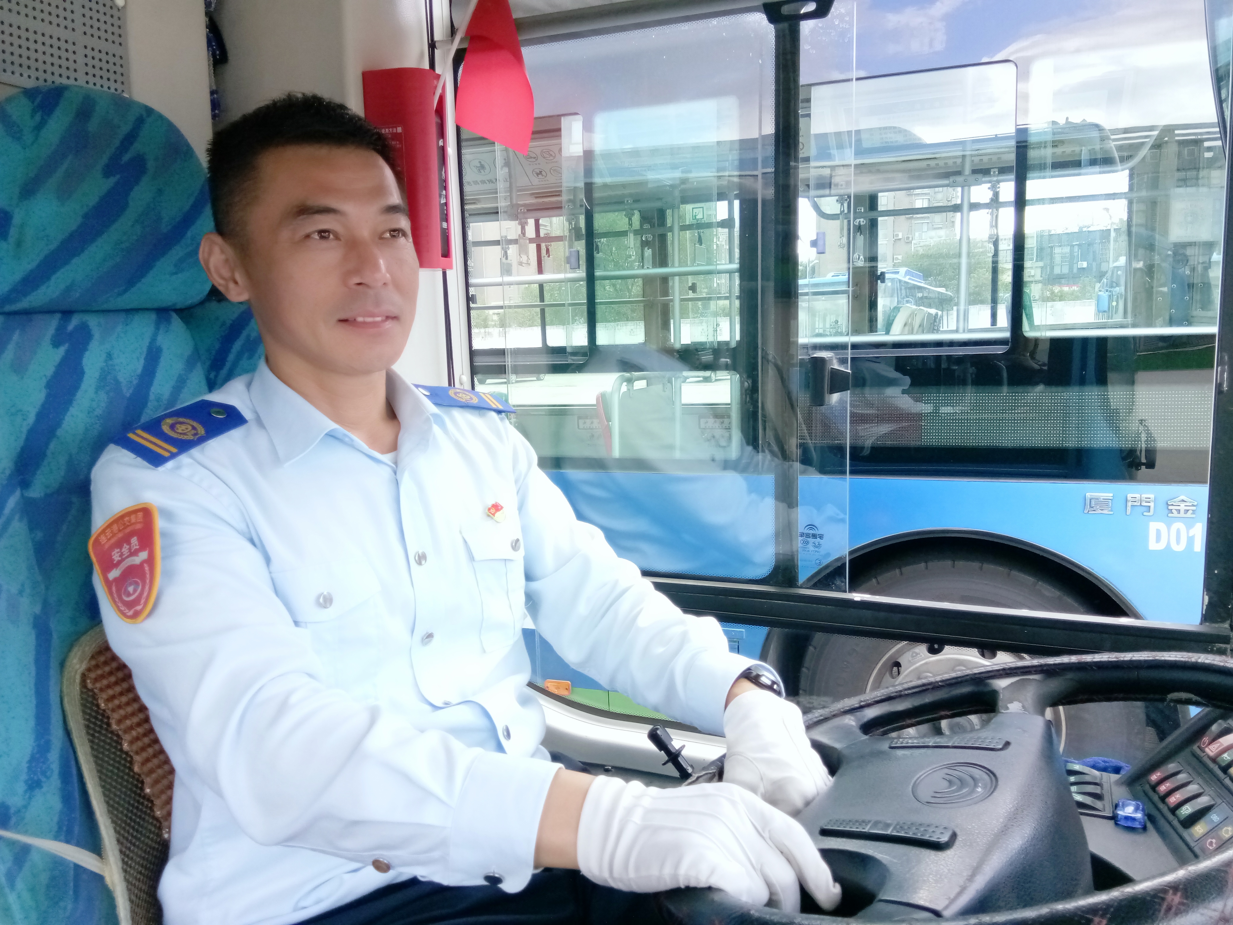 公交集團B12線駕駛員劉園見義勇為獲省交通運輸協(xié)會表彰