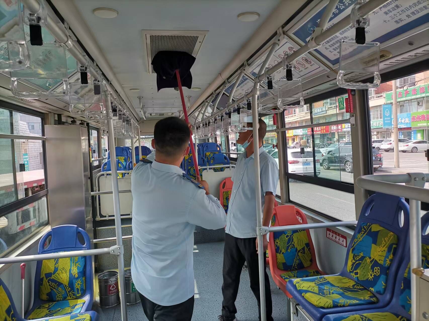 公交集團(tuán)公交事業(yè)一部開(kāi)展上路上線檢查助力城市創(chuàng)文
