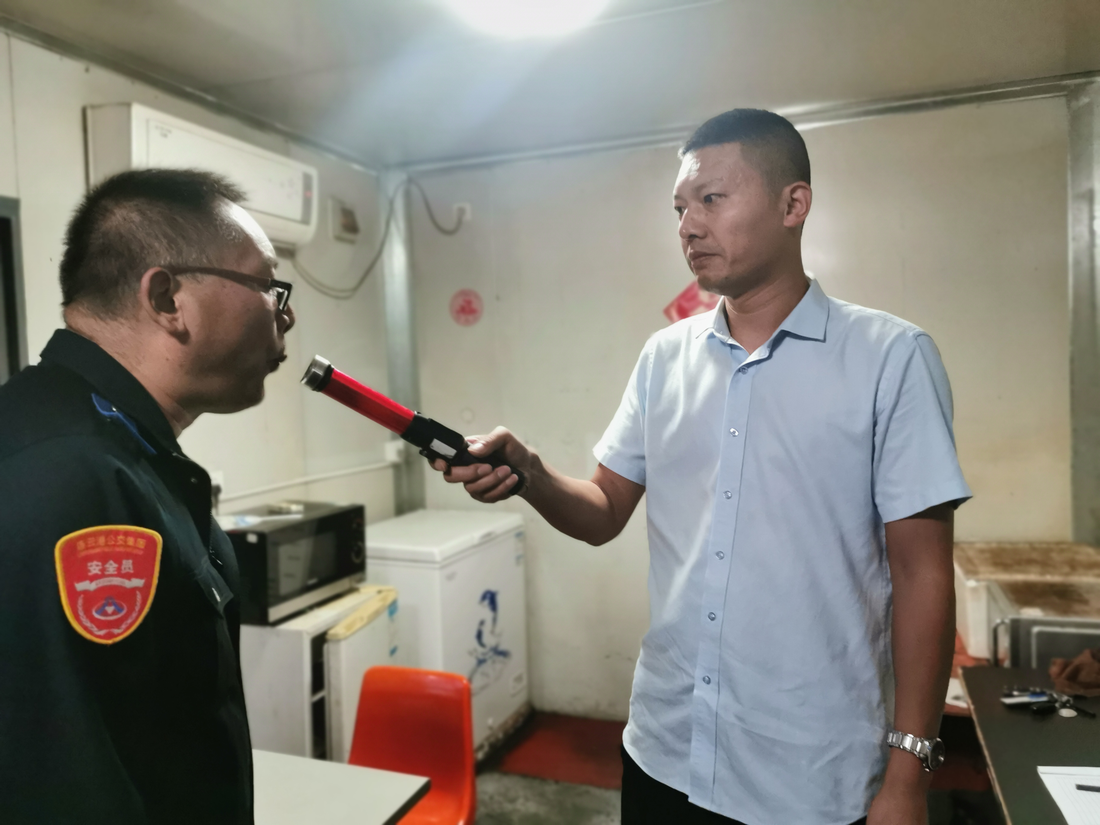 公交集團(tuán)公交事業(yè)二部開(kāi)展源頭駐站駕駛員崗前早檢查