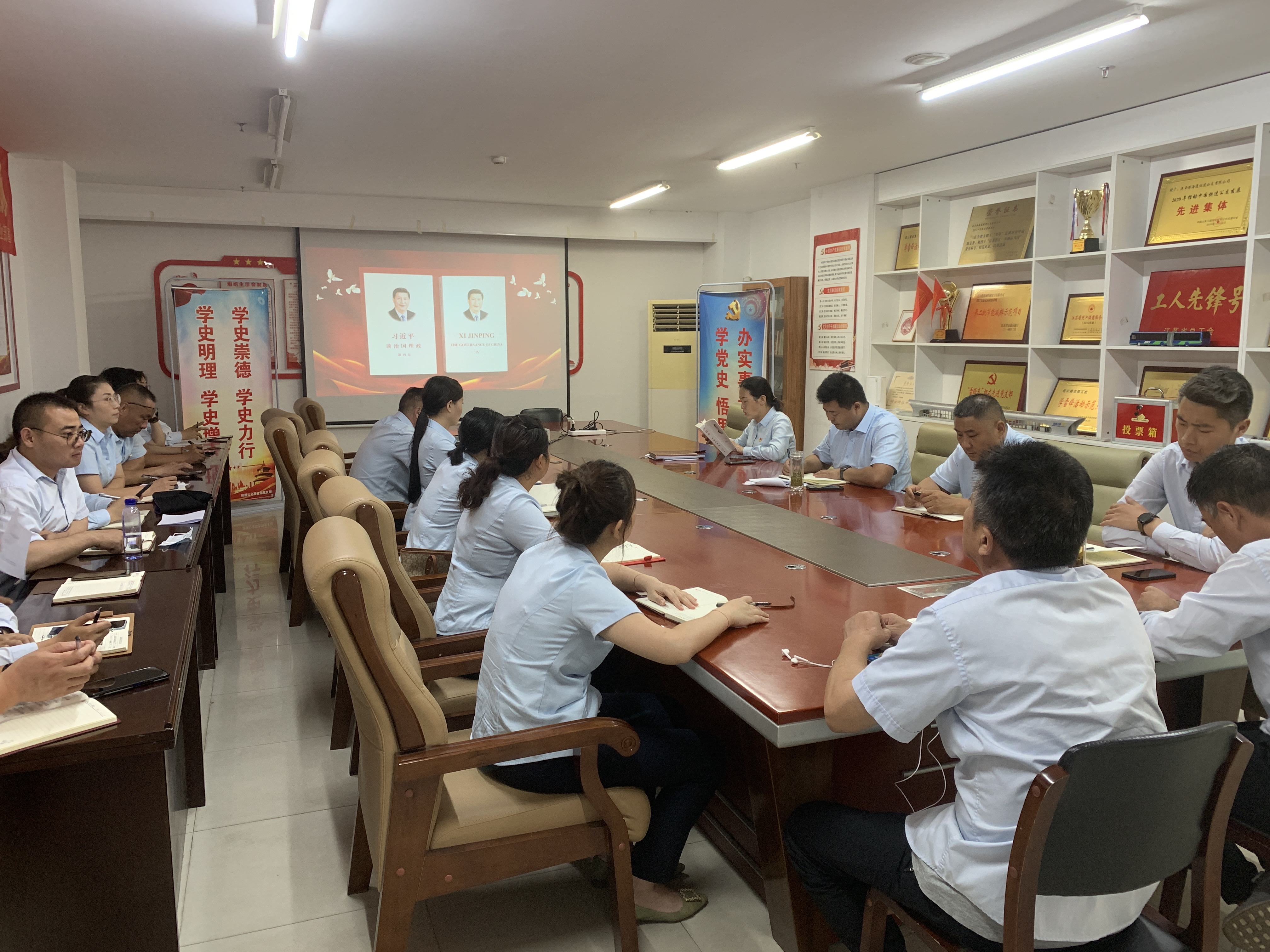 快速公交事業(yè)部黨支部開展“讀原著悟原理奮進(jìn)新征程”主題黨日活動