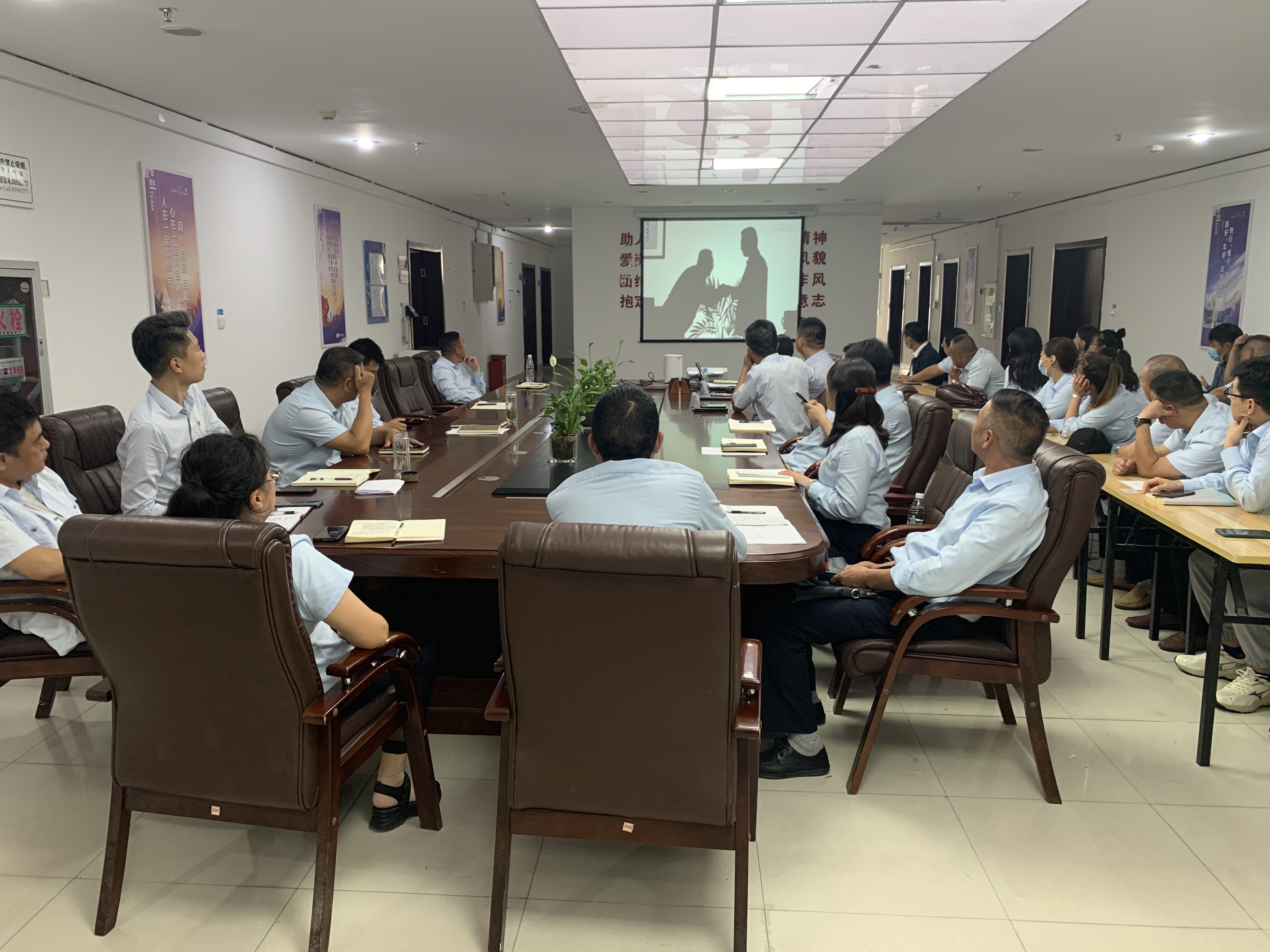 快速公交事業(yè)部召開作風(fēng)建設(shè)專題會議