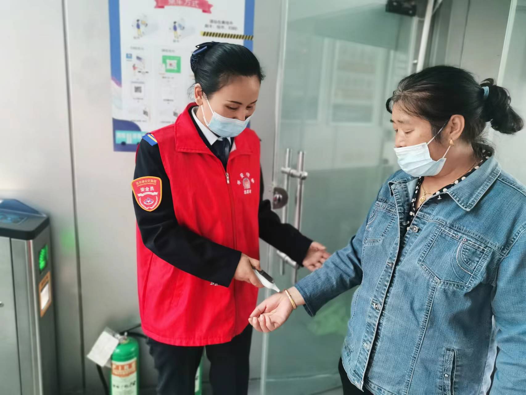 快速公交事業(yè)部站務(wù)員趙廣平歸還乘客丟失的手機獲感謝