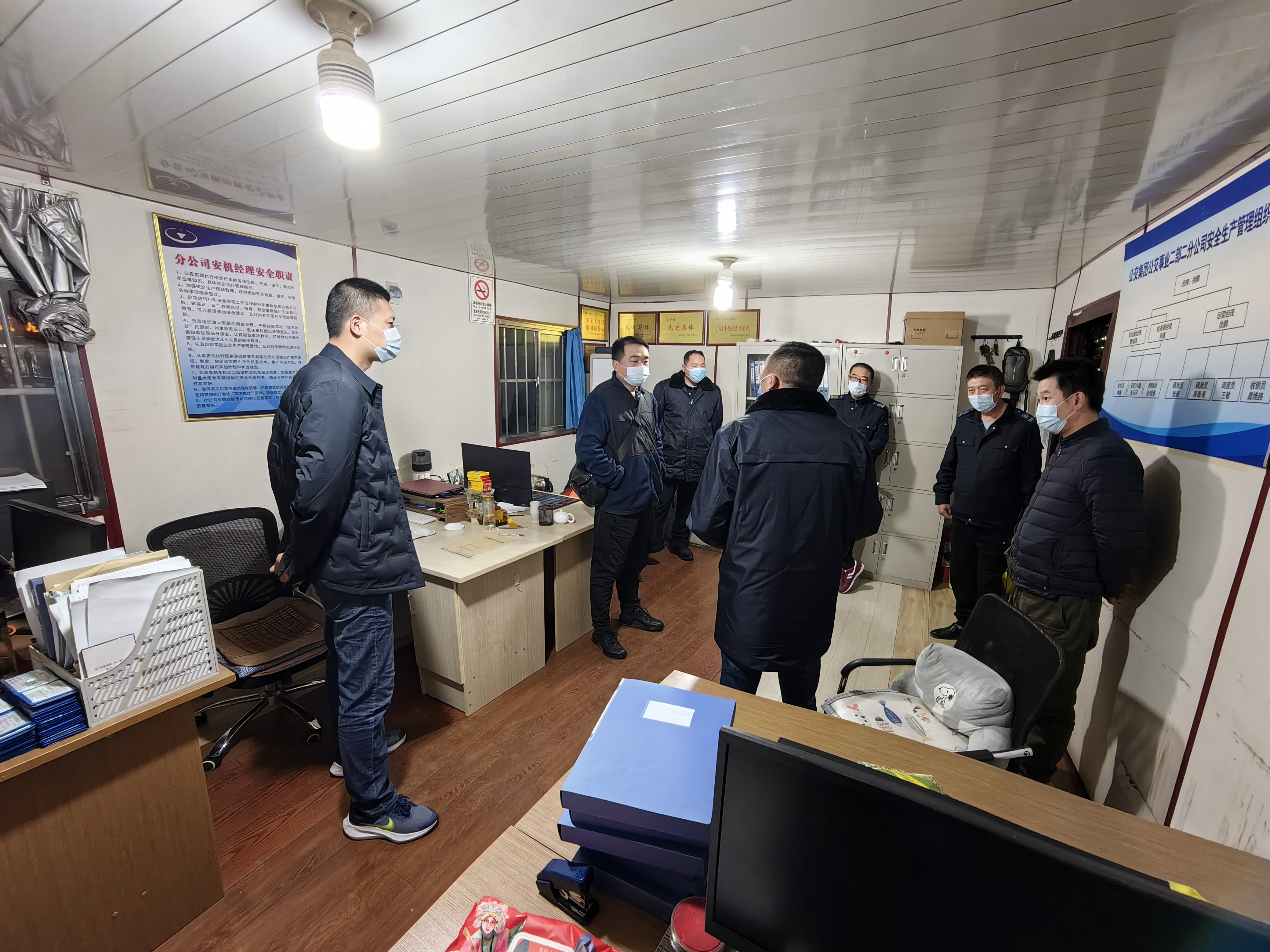 公交事業(yè)二部提升安全行車意識(shí) 開展冬季安全行車教育培訓(xùn)