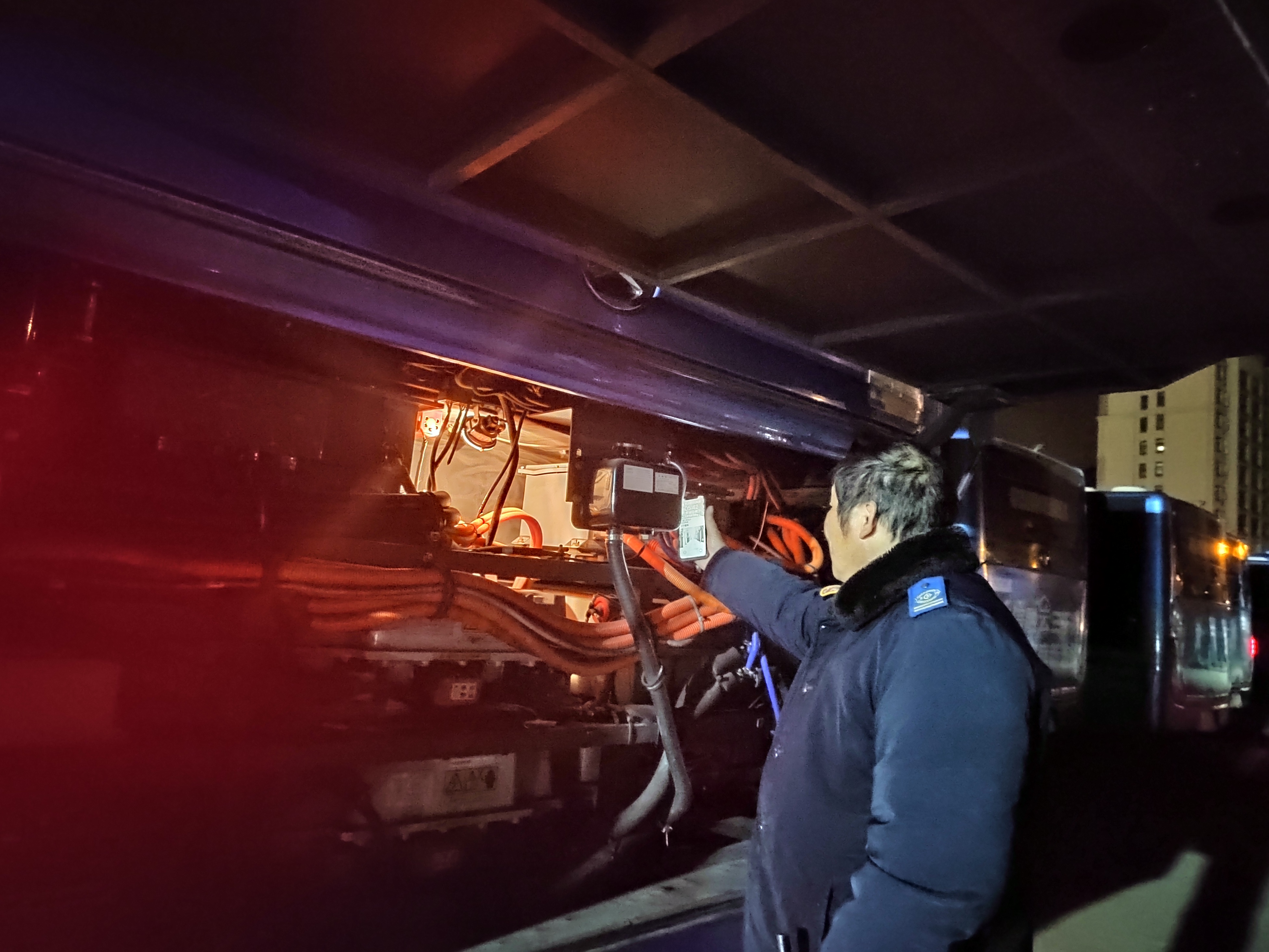 公交集團(tuán)公交事業(yè)二部做好低溫惡劣天氣應(yīng)對(duì)工作