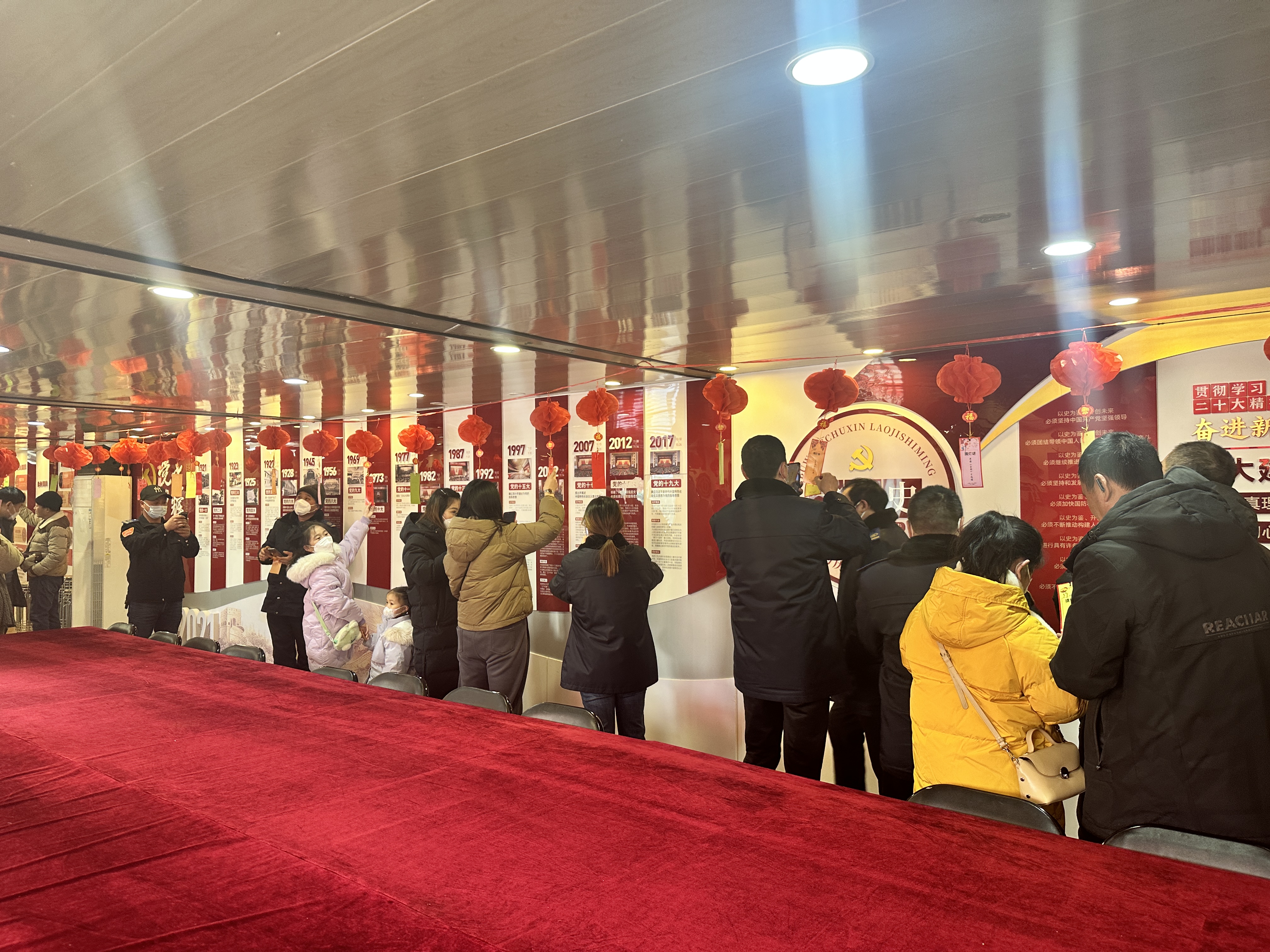 公交集團(tuán)公交事業(yè)一部開展“正月十五鬧元宵·廉潔燈謎鬧元宵”活動(dòng)