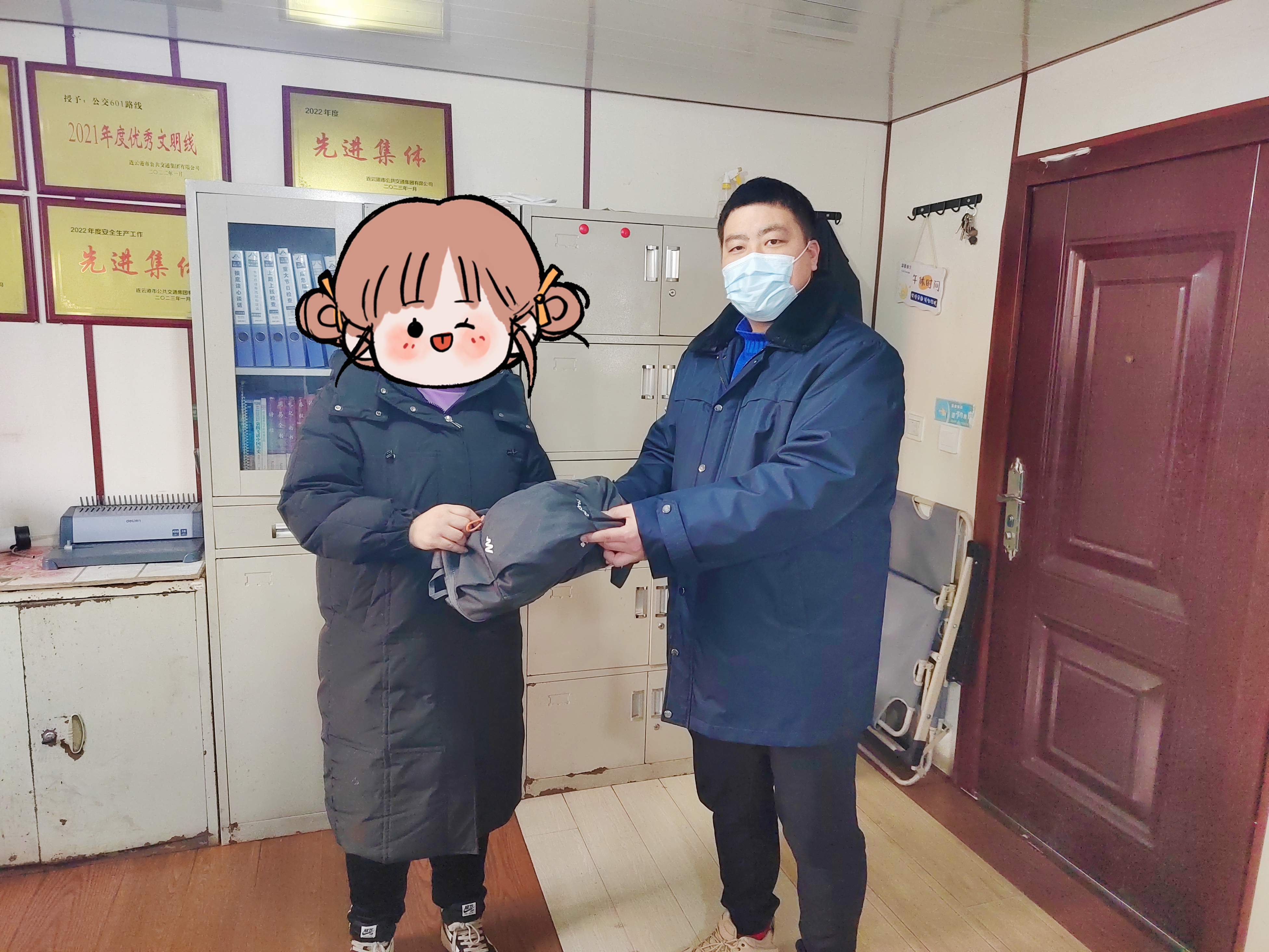 近萬元港幣、澳門幣落公交，司機(jī)撿到歸還