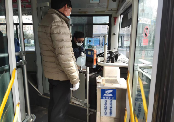 公交集團公交事業(yè)一部組織開展兩會期間危險品暗查工作