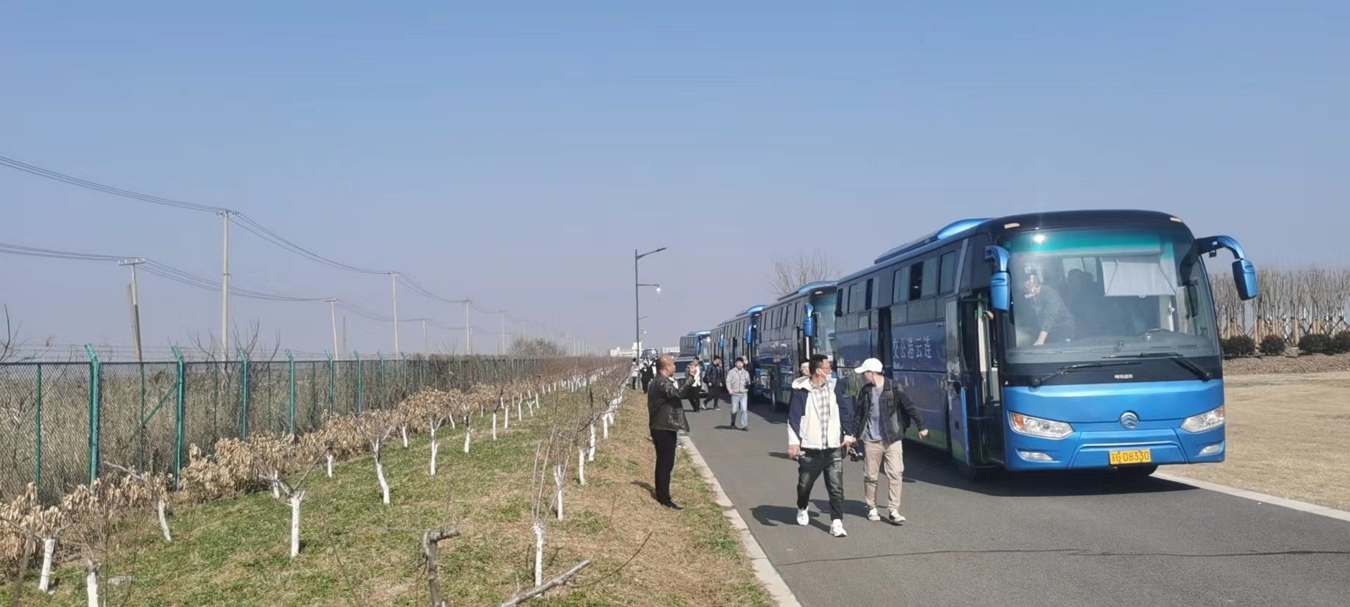 經(jīng)營發(fā)展事業(yè)部圓滿完成徐圩管委會義務(wù)植樹定制公交運(yùn)輸保障工作