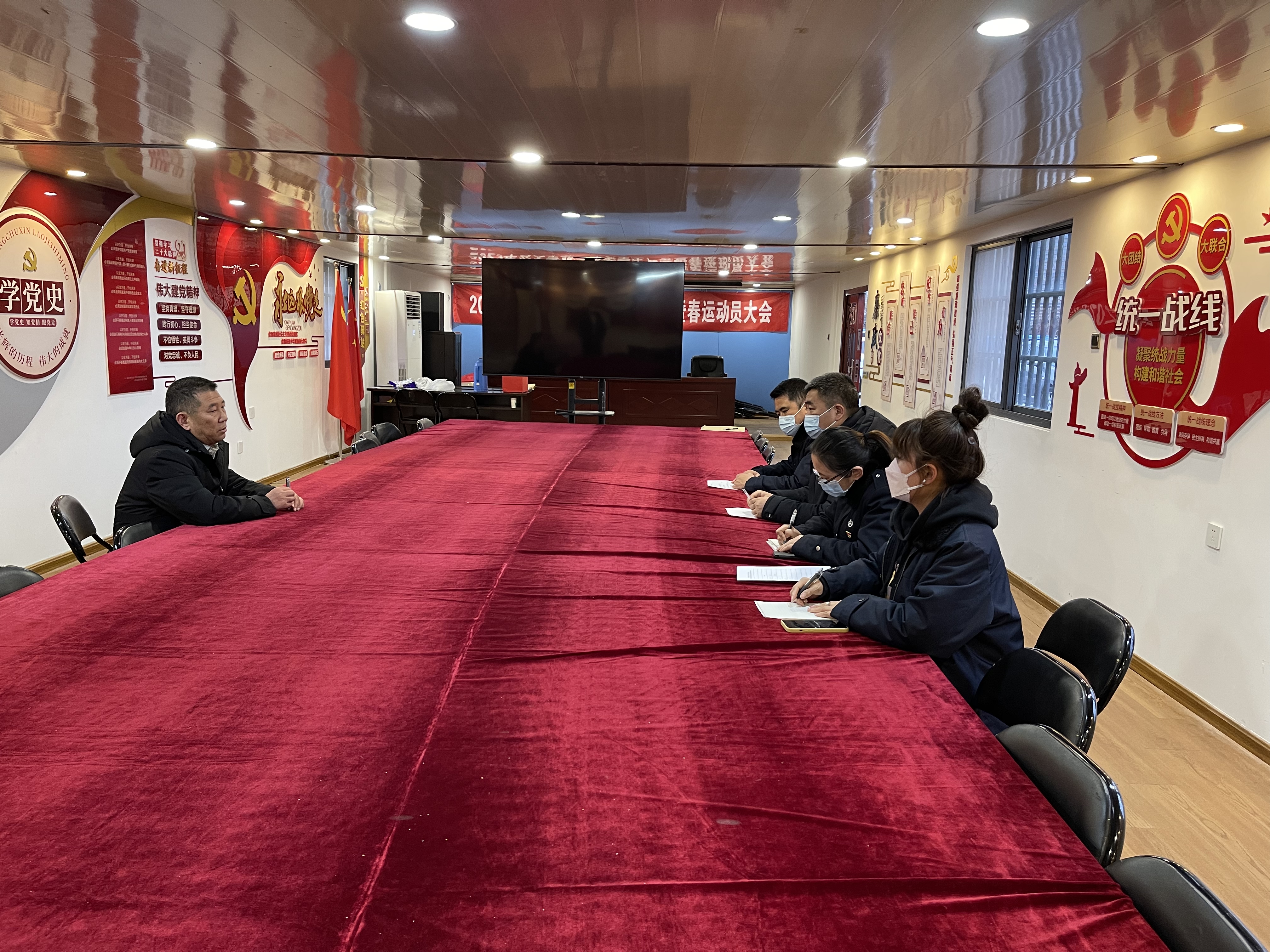 公交集團公交事業(yè)一部召開理論中心組專題會傳達學(xué)習(xí)連云港市委十三屆五次全會精神