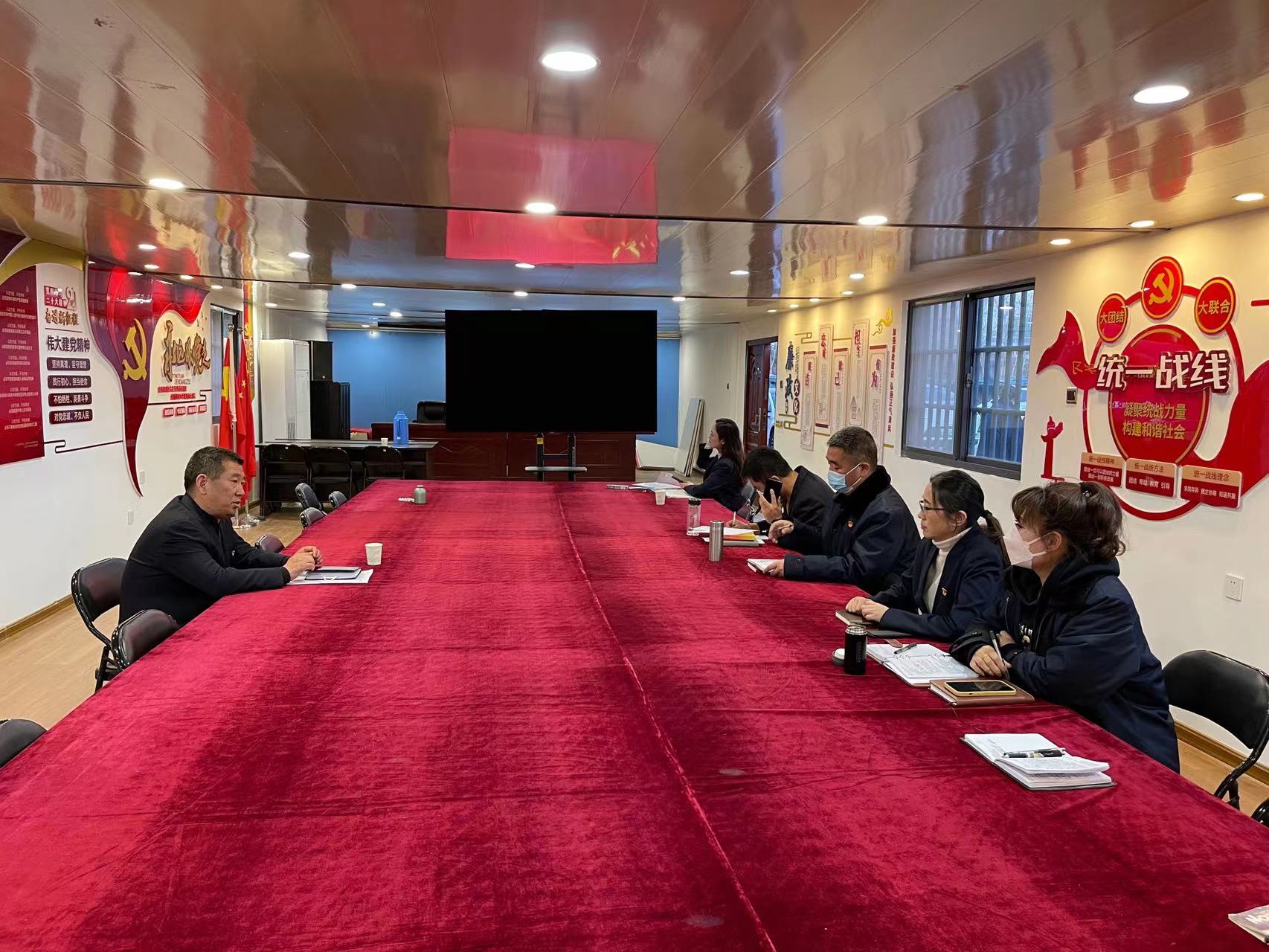 公交集團公交事業(yè)一部召開理論中心組專題會傳達學(xué)習(xí)第二十屆中央委員會第二次會議