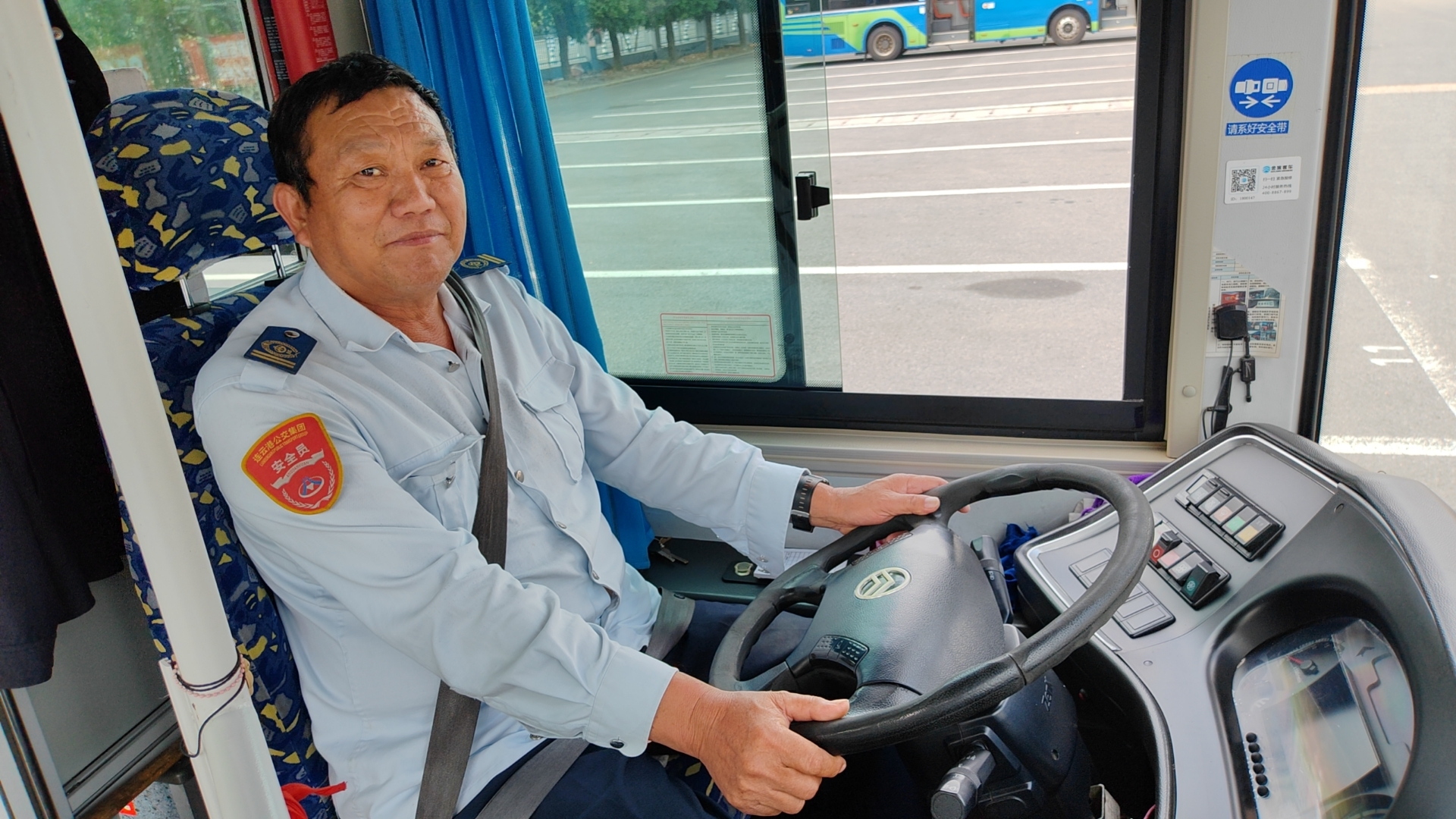 公交事業(yè)二部游5路駕駛員于培軍及時(shí)歸還乘客丟失的手機(jī)