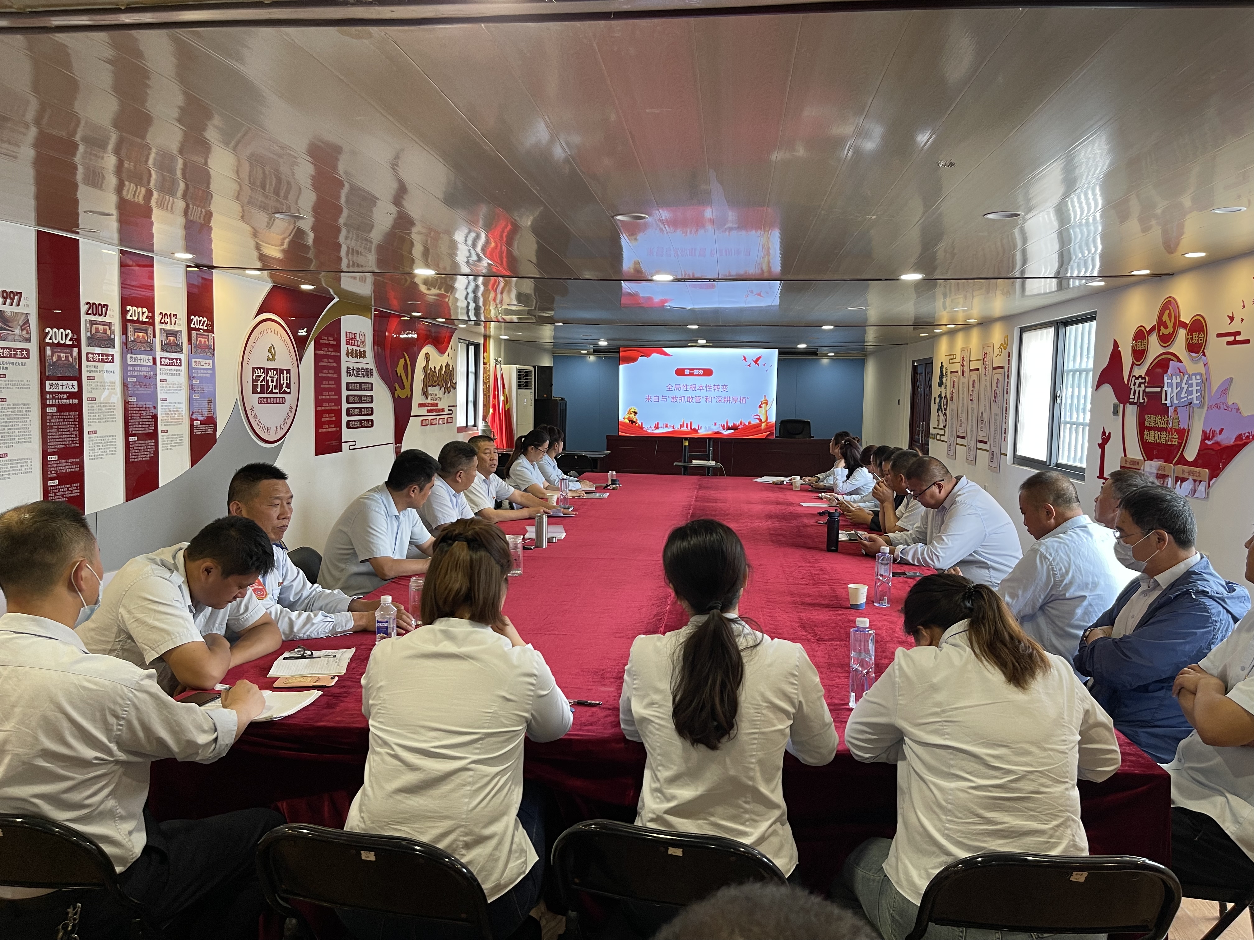 公交集團公交事業(yè)一部黨支部開展意識 形態(tài)專題黨課