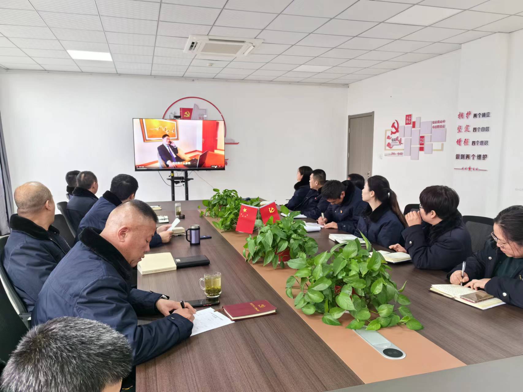 公交集團(tuán)經(jīng)營發(fā)展事業(yè)部組織觀看專題警示教育片