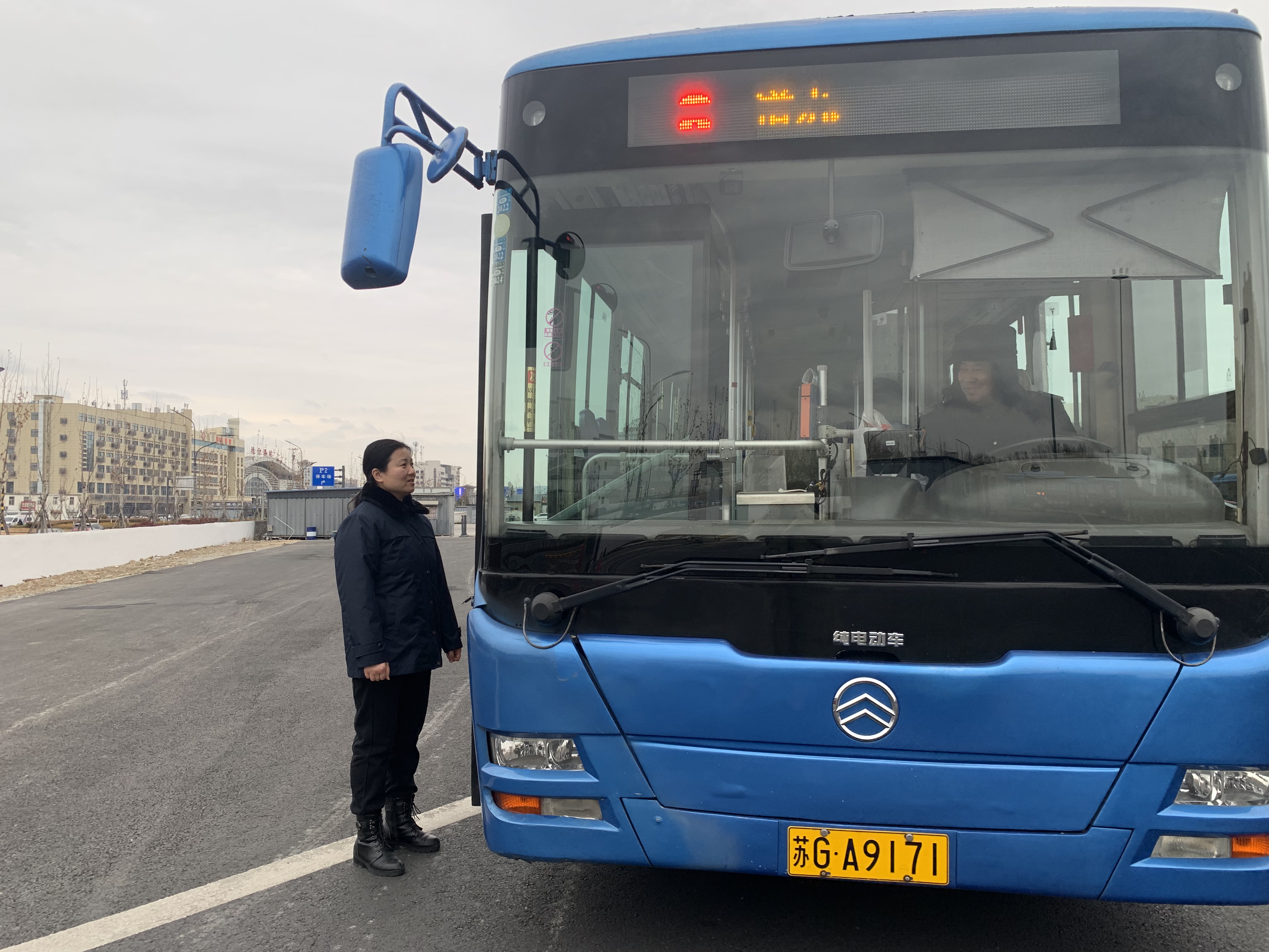 迎戰(zhàn)雨雪 公交集團公交事業(yè)一部全力以赴保障市民安全出行