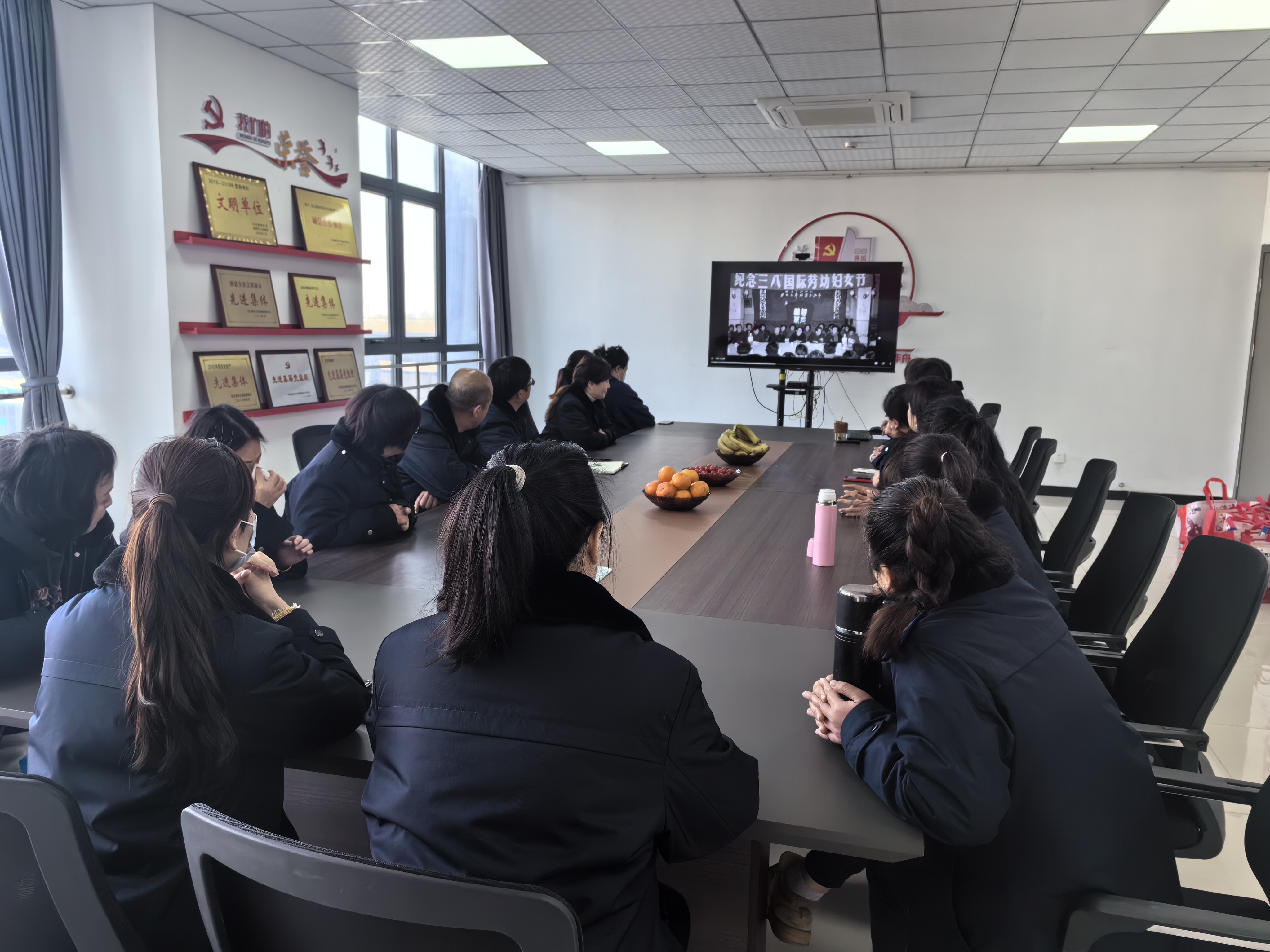 公交集團(tuán)經(jīng)營發(fā)展事業(yè)部開展“巾幗話廉揚清風(fēng)”座談會