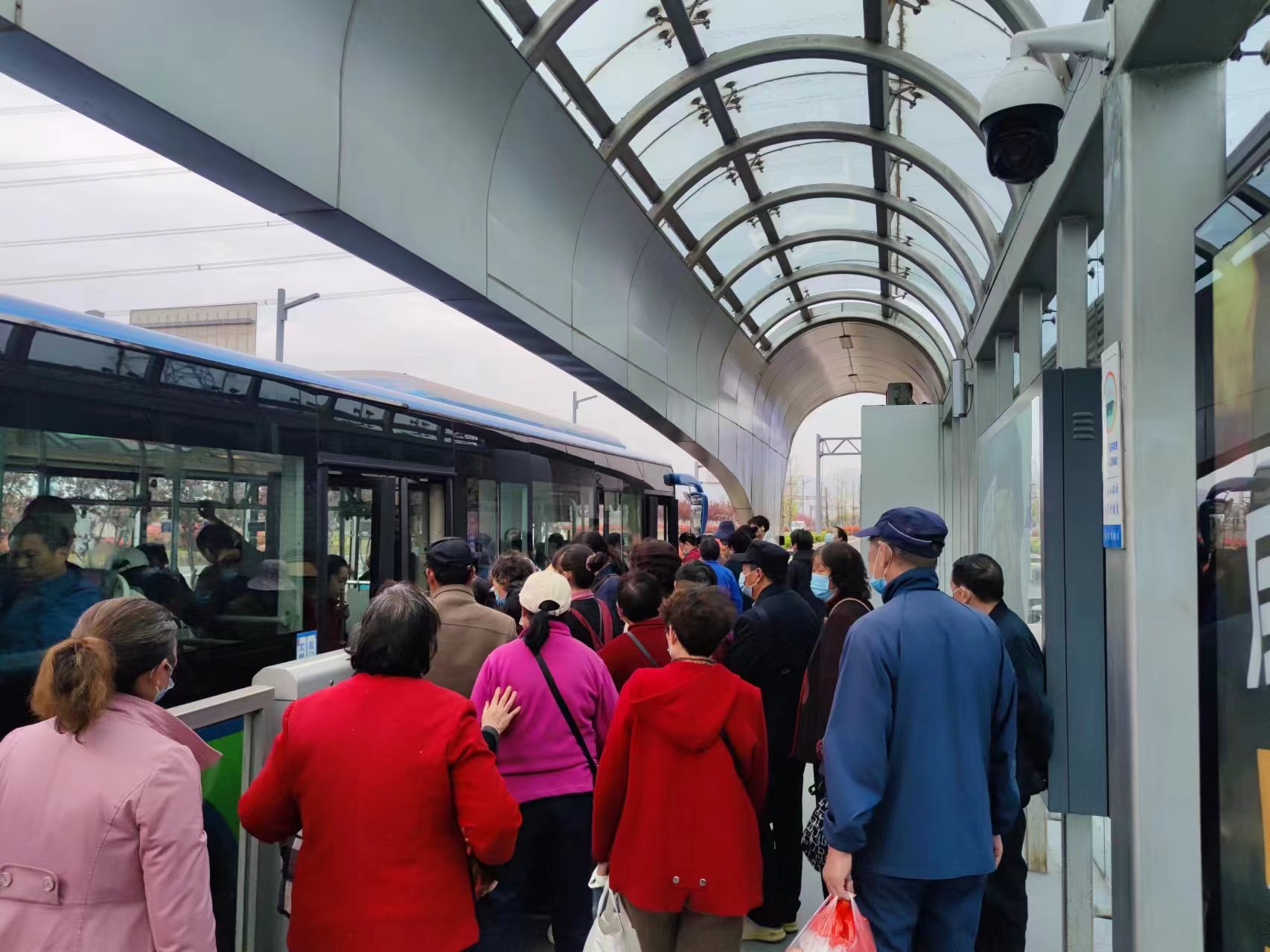 公交集團(tuán)精心部署，助力市民“趕”朝陽廟會