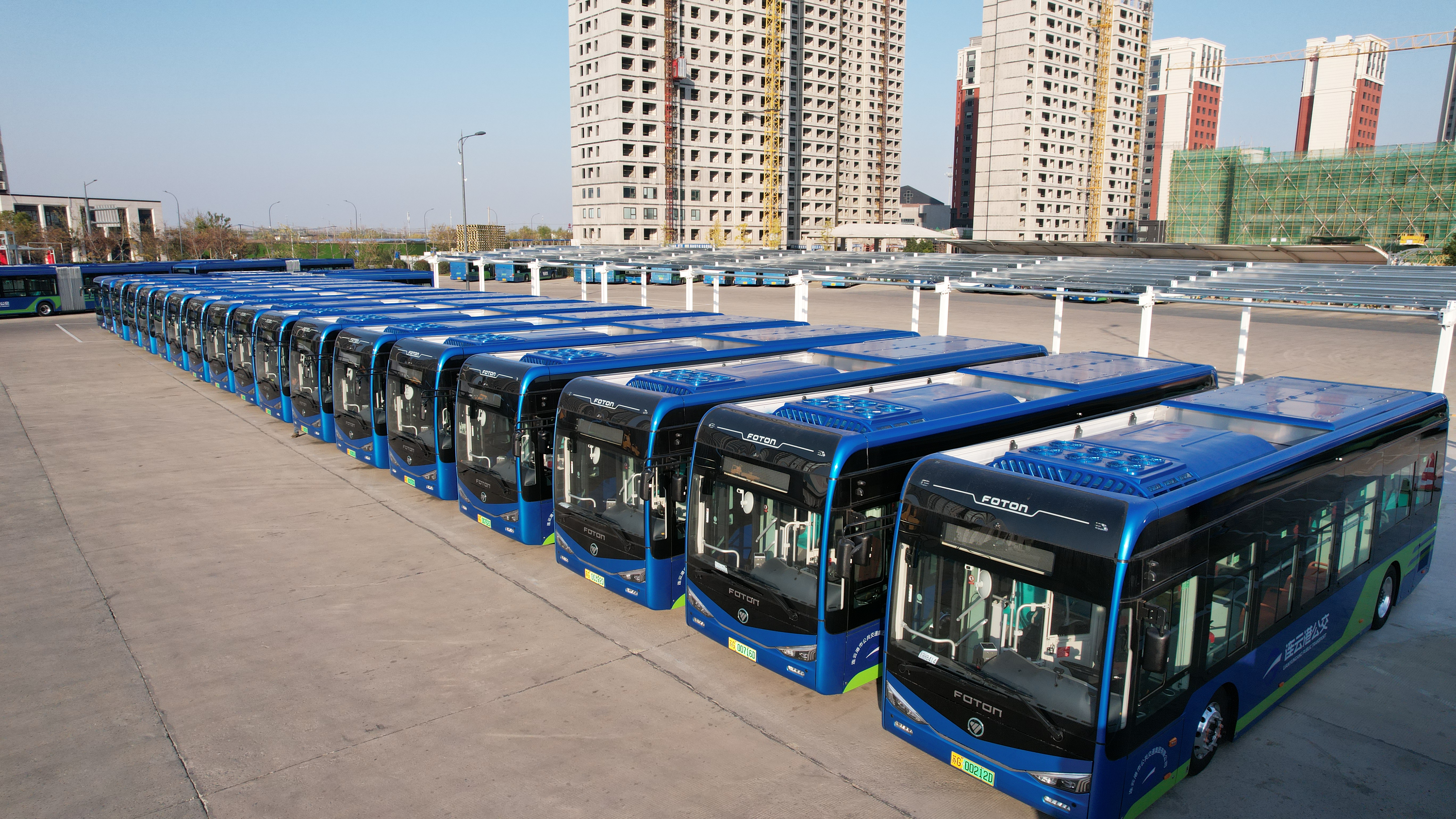 即日起，連云港公交150臺(tái)新能源公交車陸續(xù)投入運(yùn)營(yíng)