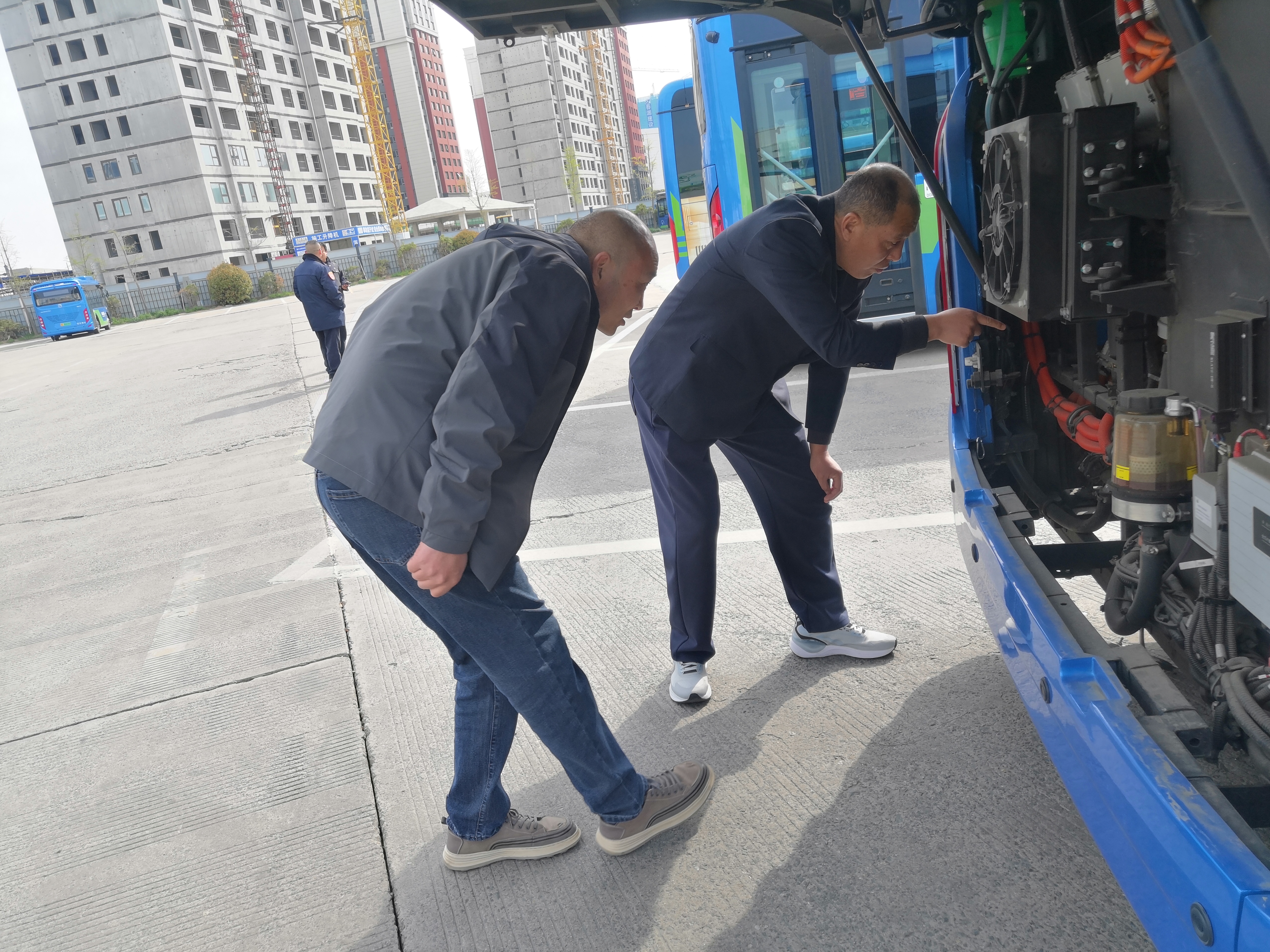 快速公交開展清明節(jié)前安全生產(chǎn)大檢查