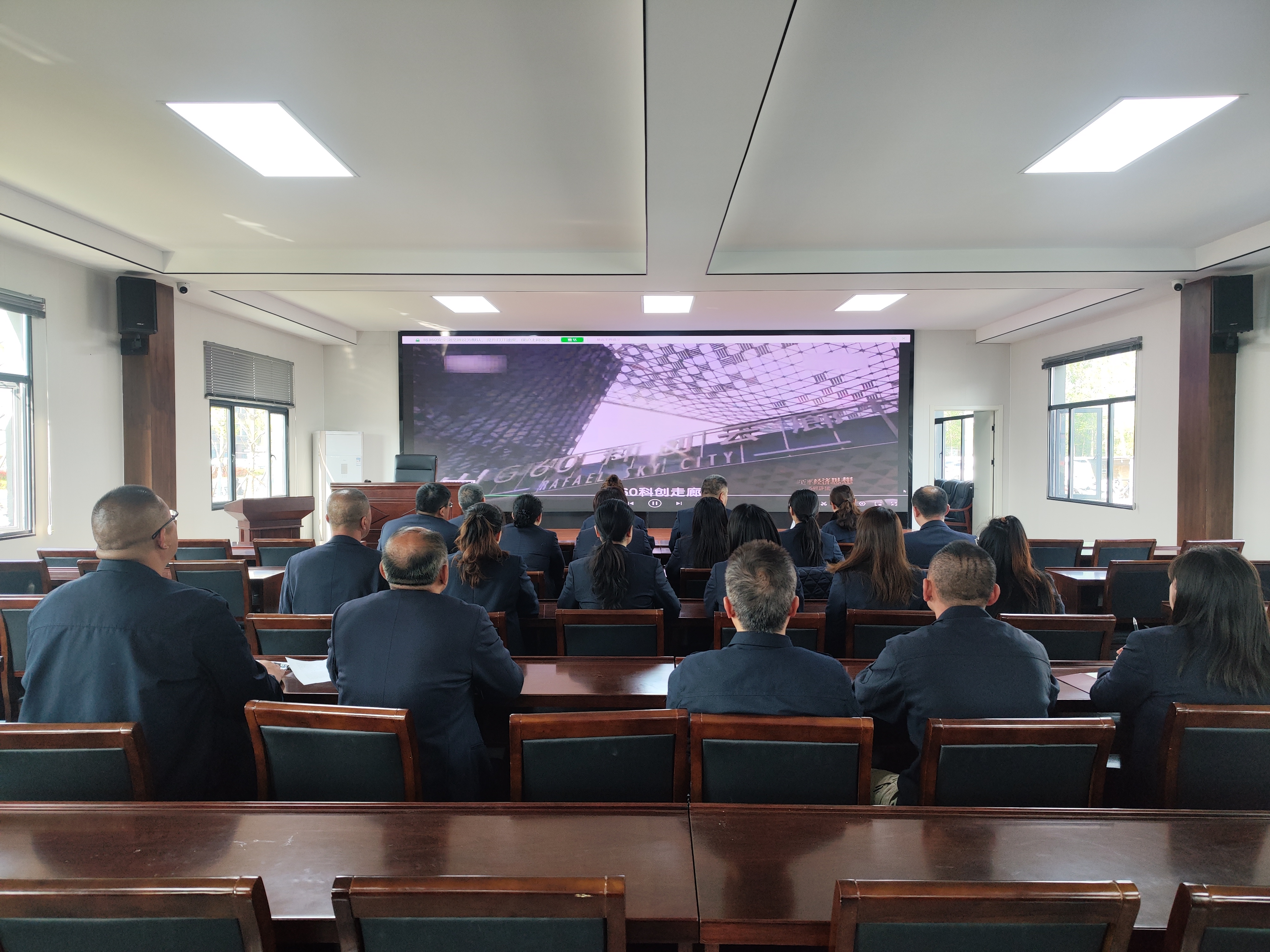 海通公交黨支部開(kāi)展“黨員固定學(xué)習(xí)日”活動(dòng) 深入學(xué)習(xí)習(xí)近平經(jīng)濟(jì)思想