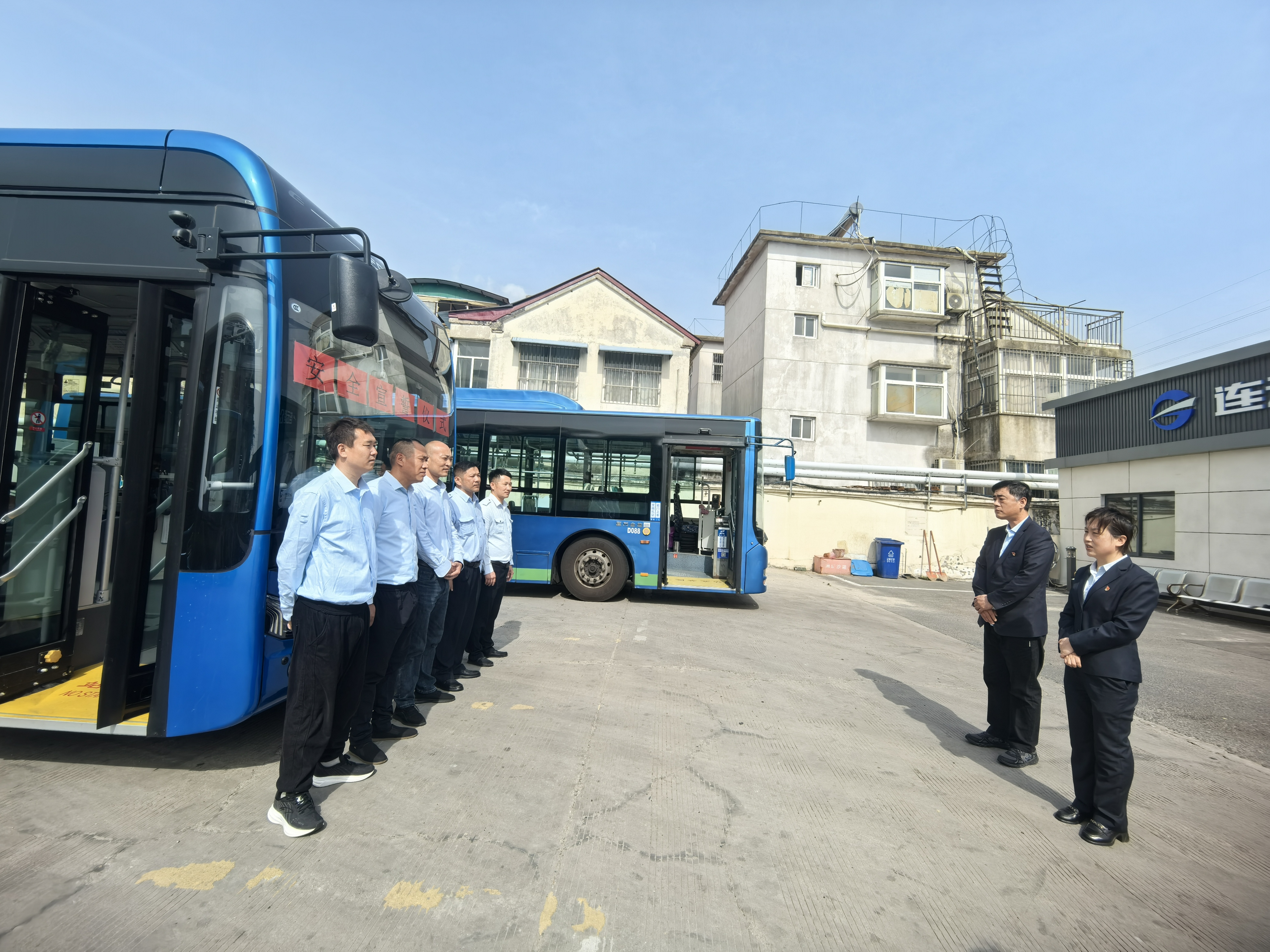 你予我一份誓詞，我與你共享榮光--公交集團(tuán)開(kāi)展新入職駕駛員安全行車(chē)宣誓儀式