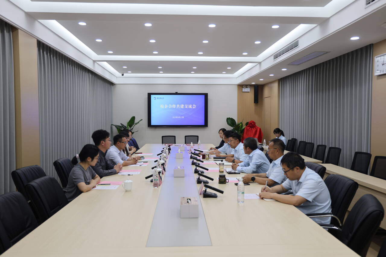 校企合作共建 共繪發(fā)展新篇 ——連云港公交集團(tuán)與南京醫(yī)科大學(xué)康達(dá)學(xué)院舉行校企合作共建交流會