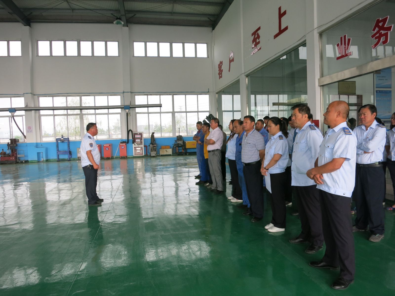 公交集團汽服公司積極宣傳 營造文明城市創(chuàng)建氛圍