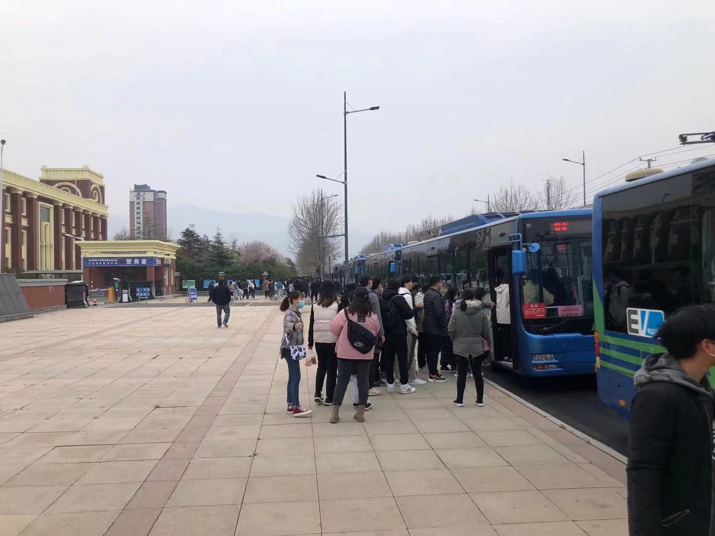 快速公交事業(yè)部圓滿完成江蘇財(cái)會(huì)職業(yè)學(xué)院定制公交運(yùn)輸任務(wù)