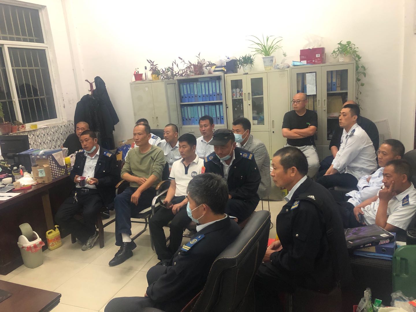 快速公交事業(yè)部西城分公司開(kāi)展B12線專線學(xué)習(xí)