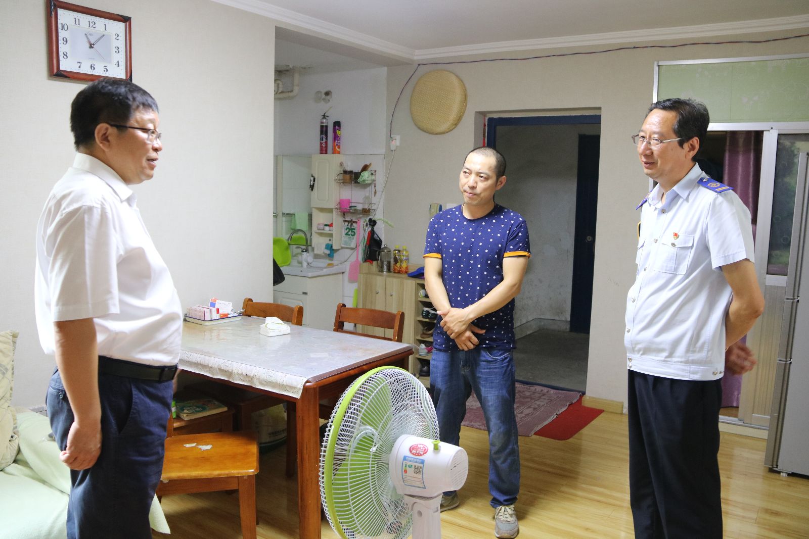 公交集團(tuán)黨委開展“七一”前夕慰問困難黨員活動(dòng)