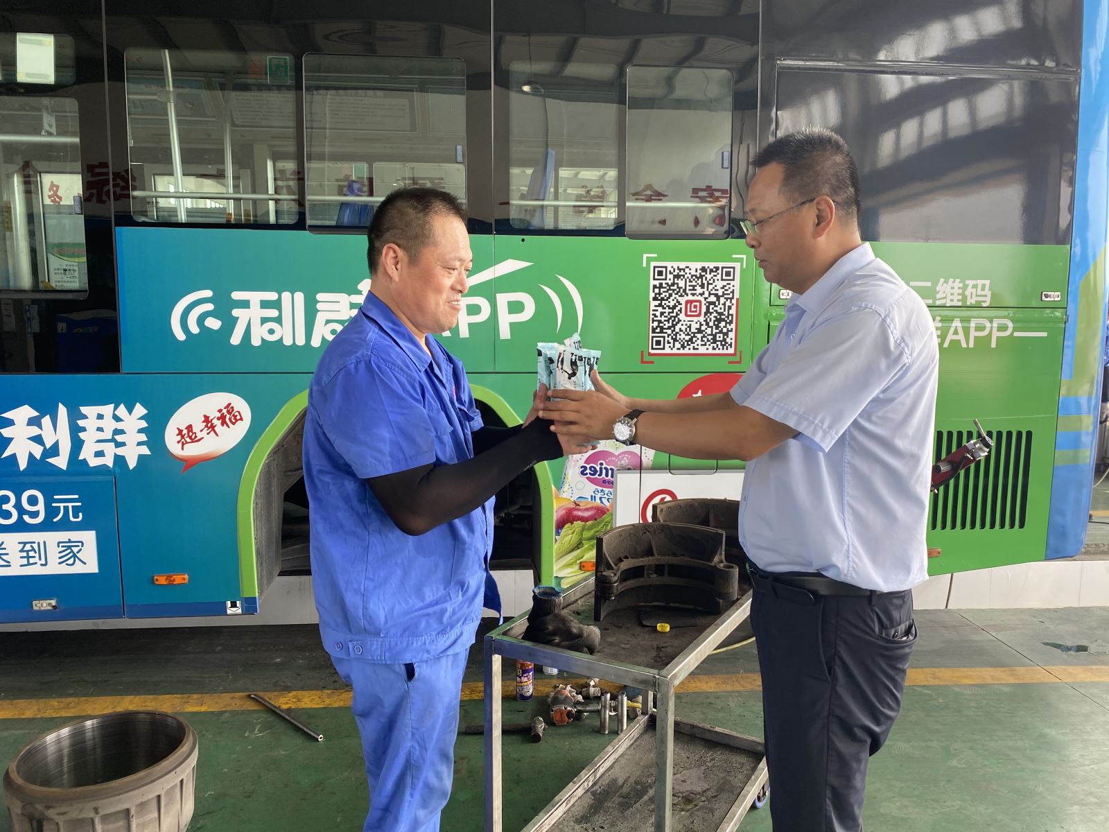 機務(wù)技術(shù)事業(yè)部做好一線修理人員防暑降溫工作