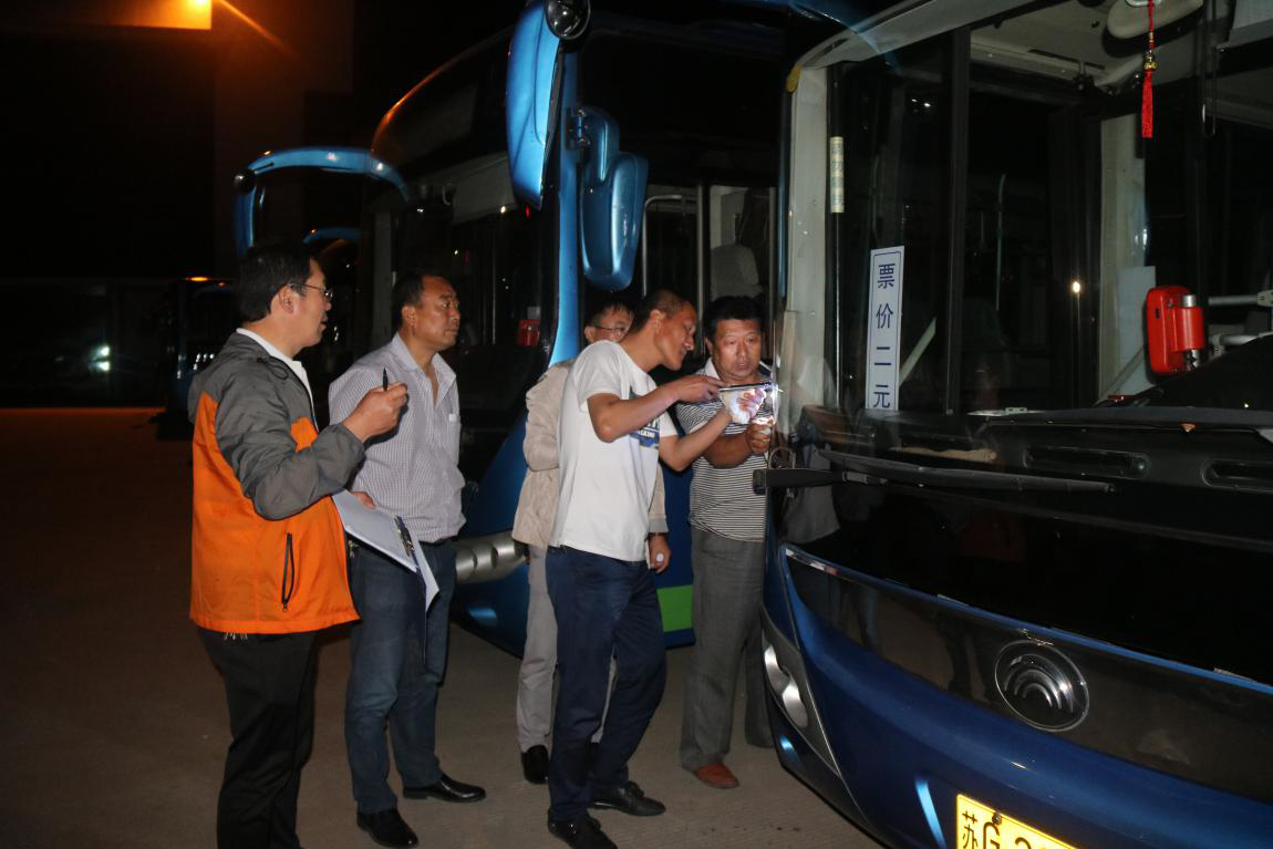 公交海州公司開展夜間聯(lián)合檢查活動