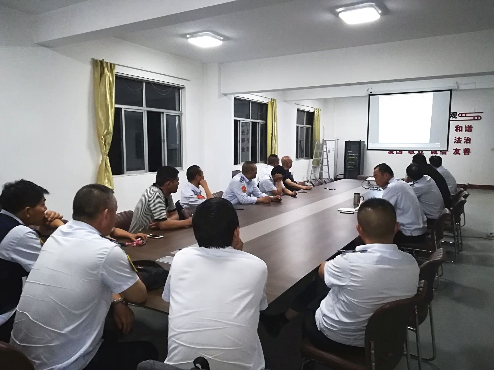 公交集團海通公交公司開展事故、違紀駕駛員安全專題教育分析會