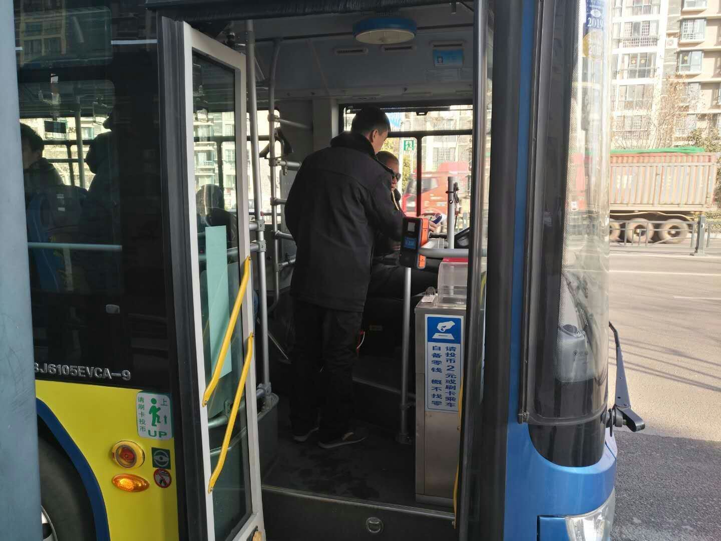 公交集團公交事業(yè)一部做好春運期間上路上線現(xiàn)場管理、安全交代工作