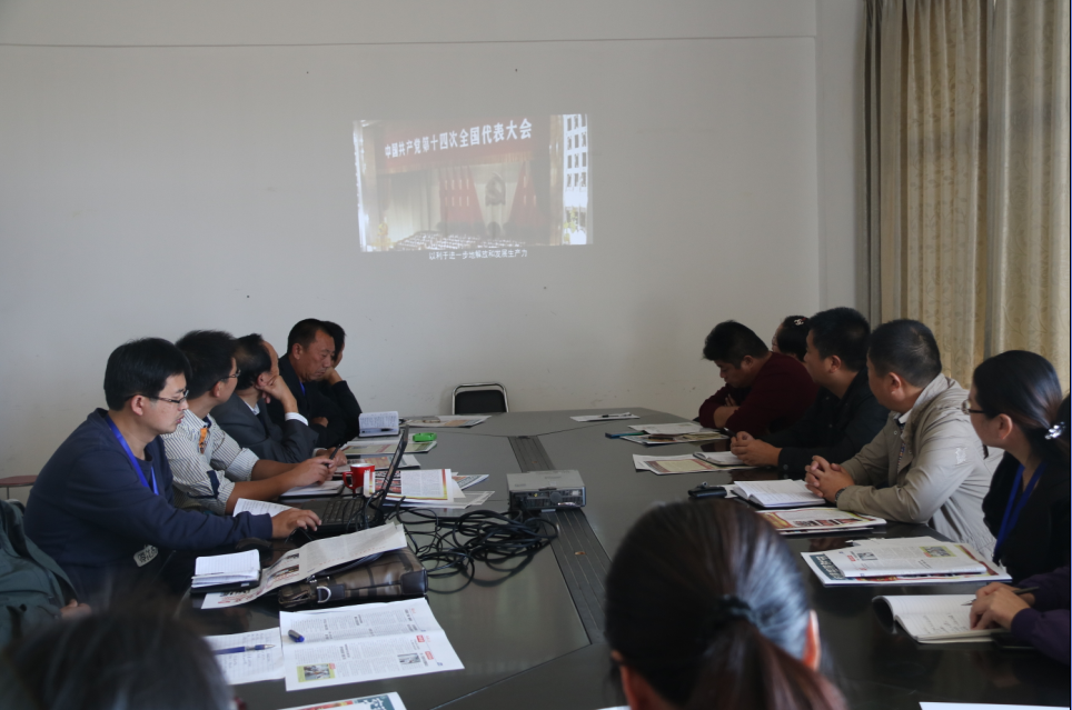 公交東部公司積極組織觀看學(xué)習(xí)《筑夢中國》5、6、7集和《三十年的村官路》