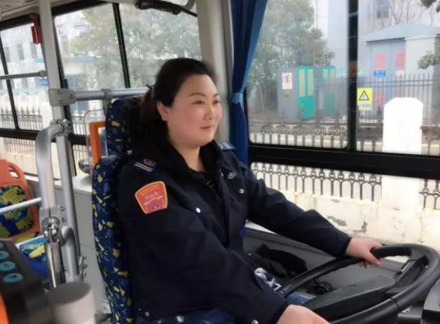 靚麗風姿，“三八節(jié)”里公交集團女員工們的別樣芳華