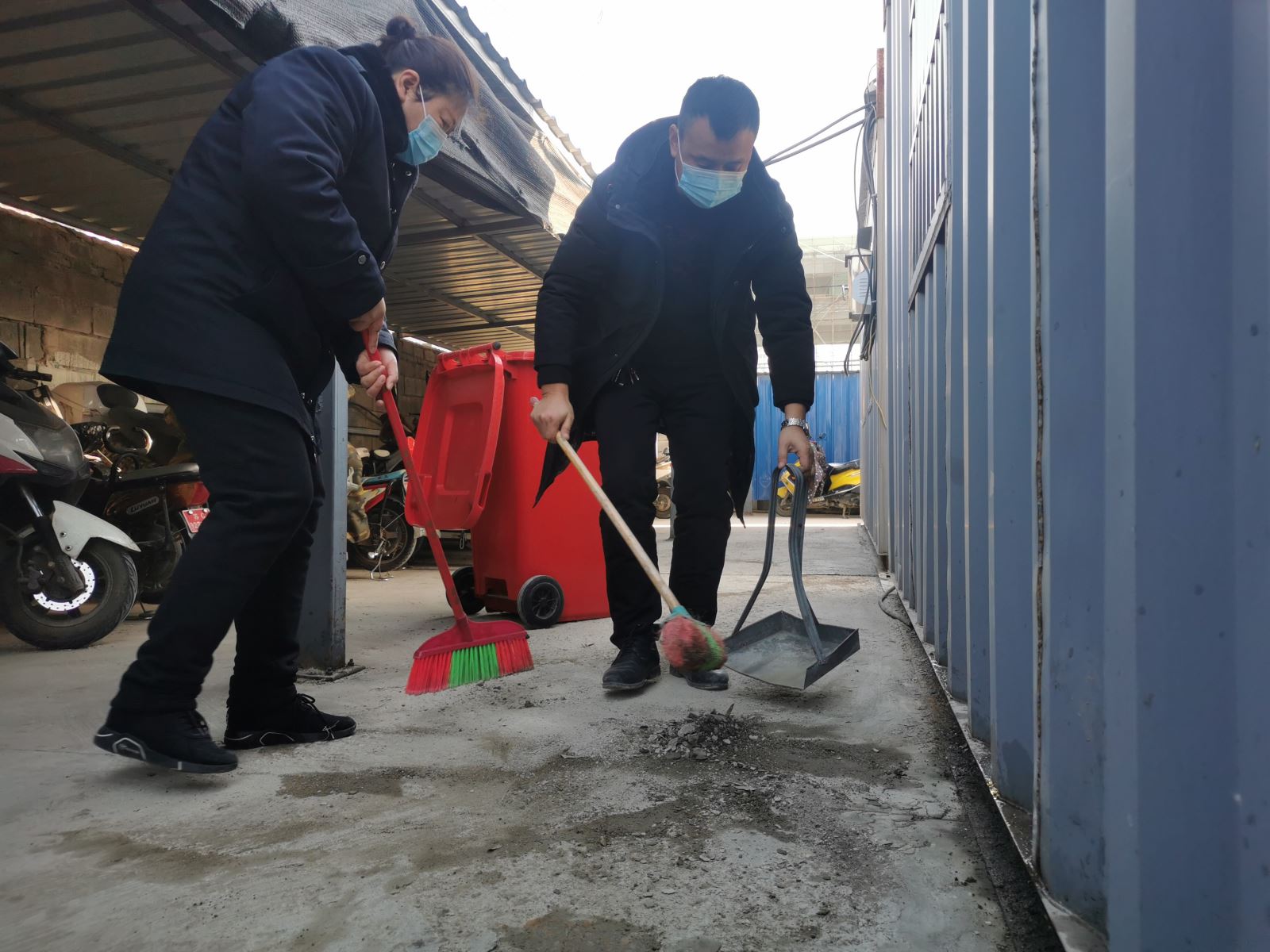 公交集團(tuán)公交事業(yè)一部保持場(chǎng)站衛(wèi)生常態(tài)化