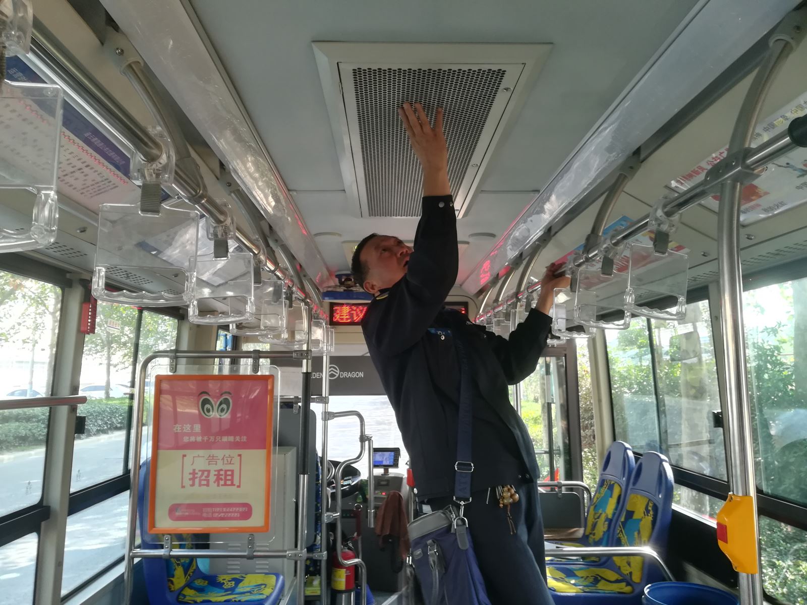 公交集團(tuán)海通公交公司開展“安全上路”專項檢查確保城市公交優(yōu)質(zhì)平安