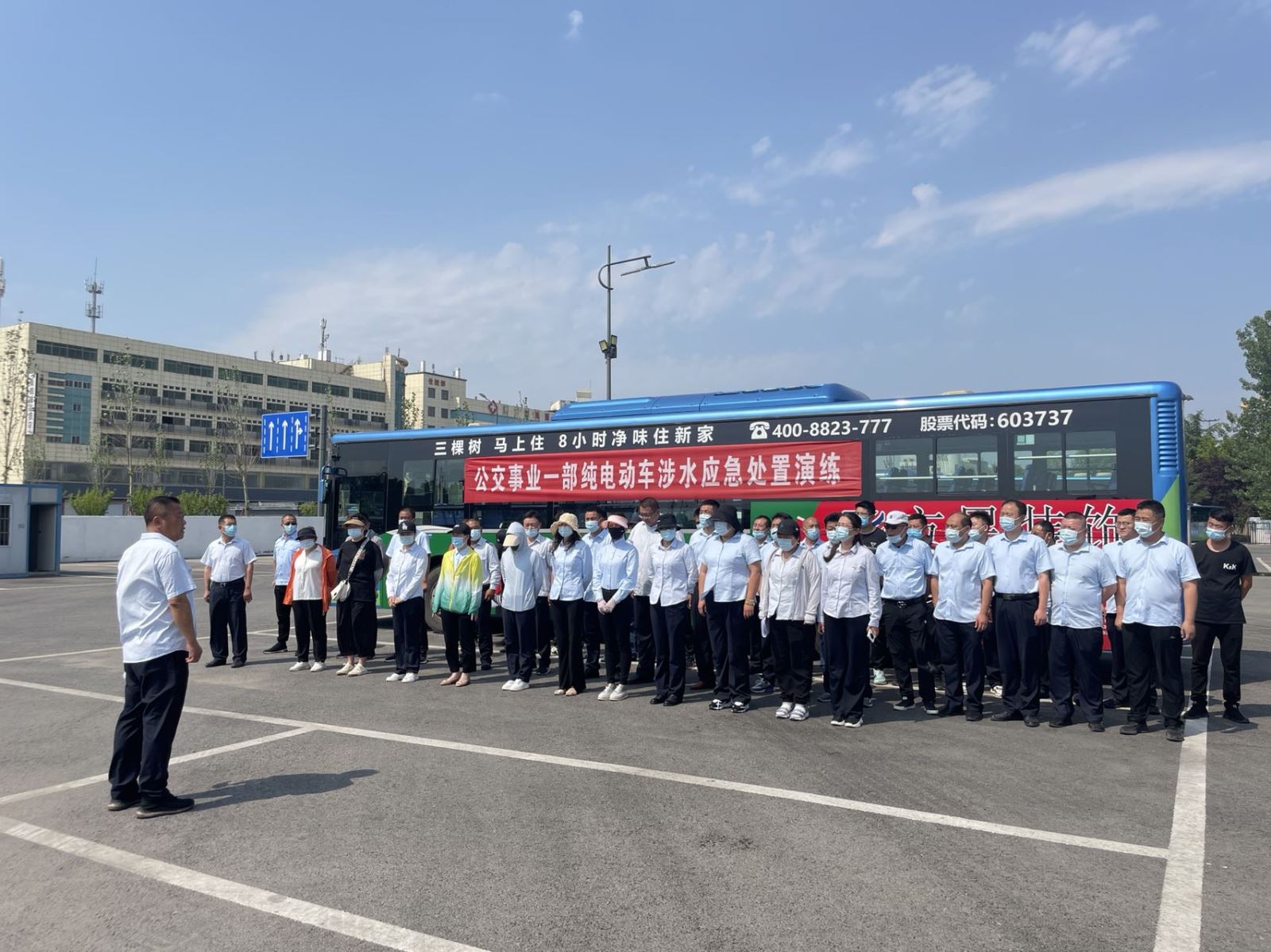 公交集團(tuán)公交事業(yè)一部開(kāi)展純電動(dòng)車涉水應(yīng)急處置演練