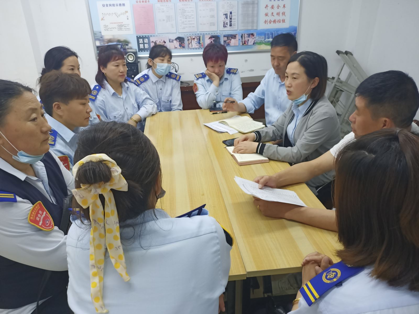 公交集團(tuán)快速公交事業(yè)部爭創(chuàng)B3“敬老文明線”