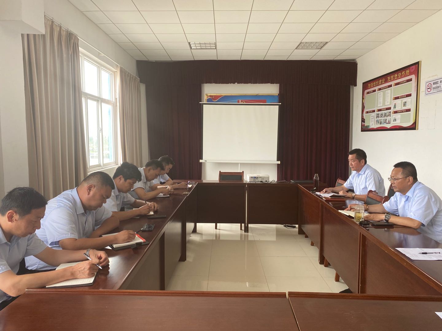機務技術事業(yè)部召開安全例會