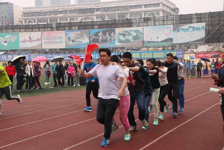 海通公交公司積極備戰(zhàn)  參加集團(tuán)趣味運動會