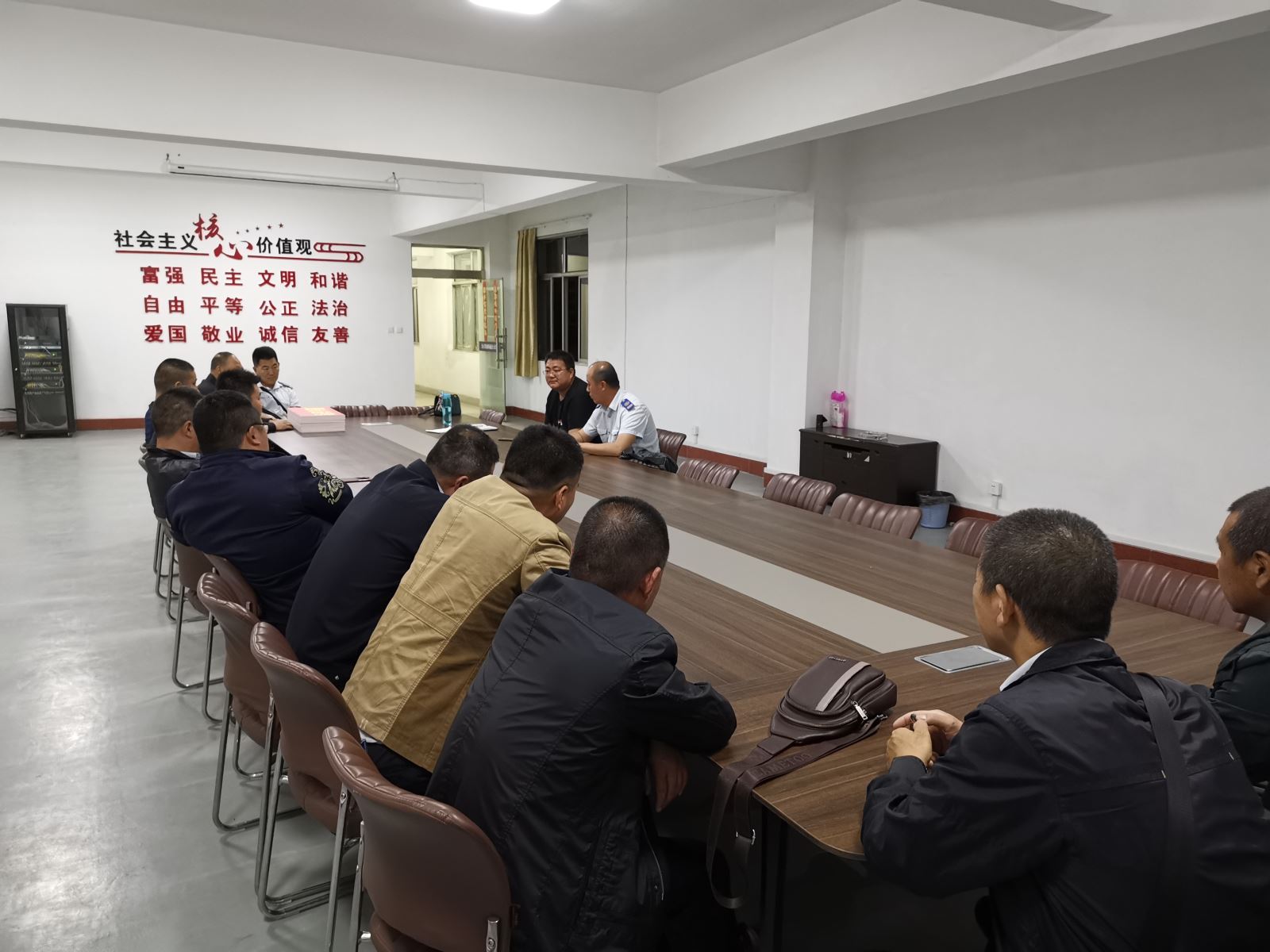 公交集團公交事業(yè)一部開展“安全生產(chǎn)月”警示教育專題會議