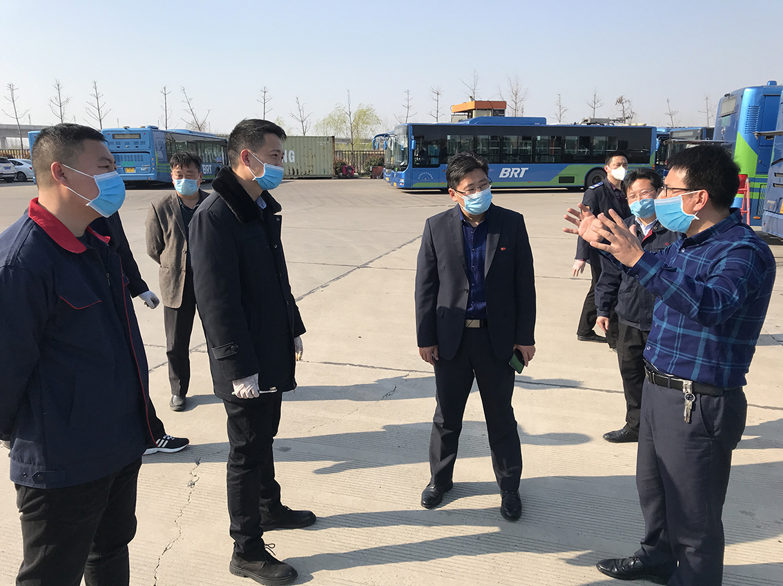 公交集團領導班子成員至快速公交事業(yè)部開展安全檢查