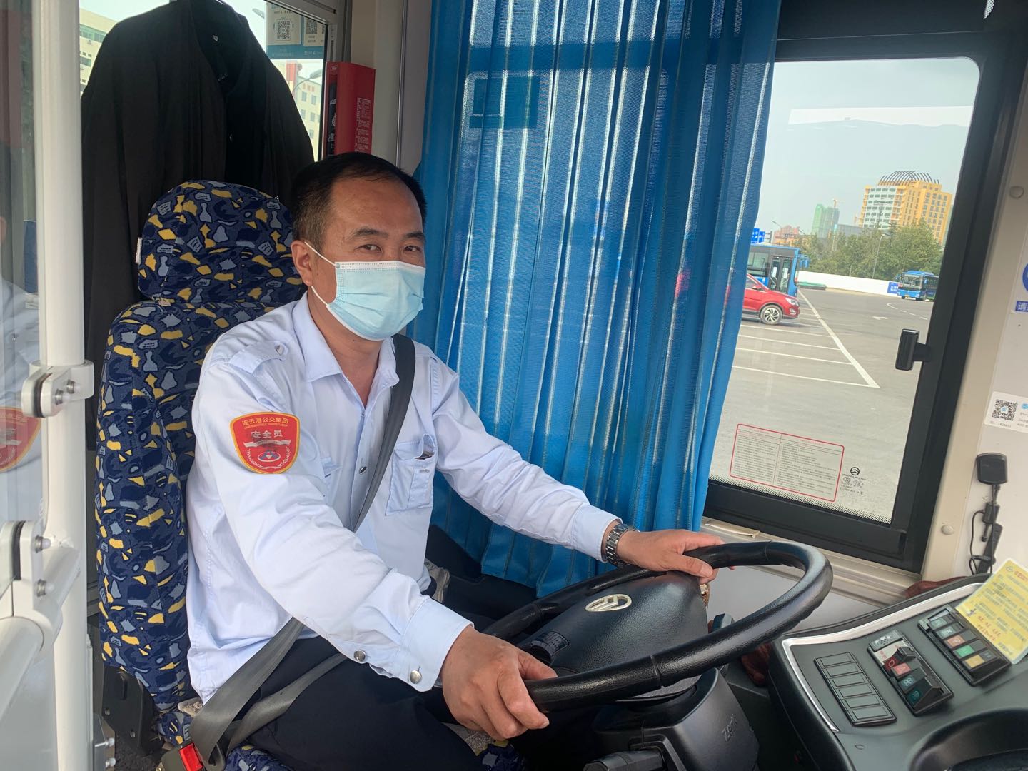 公交集團(tuán)公交事業(yè)一部22路駕駛員張愛(ài)國(guó) 拾金不昧受表?yè)P(yáng)