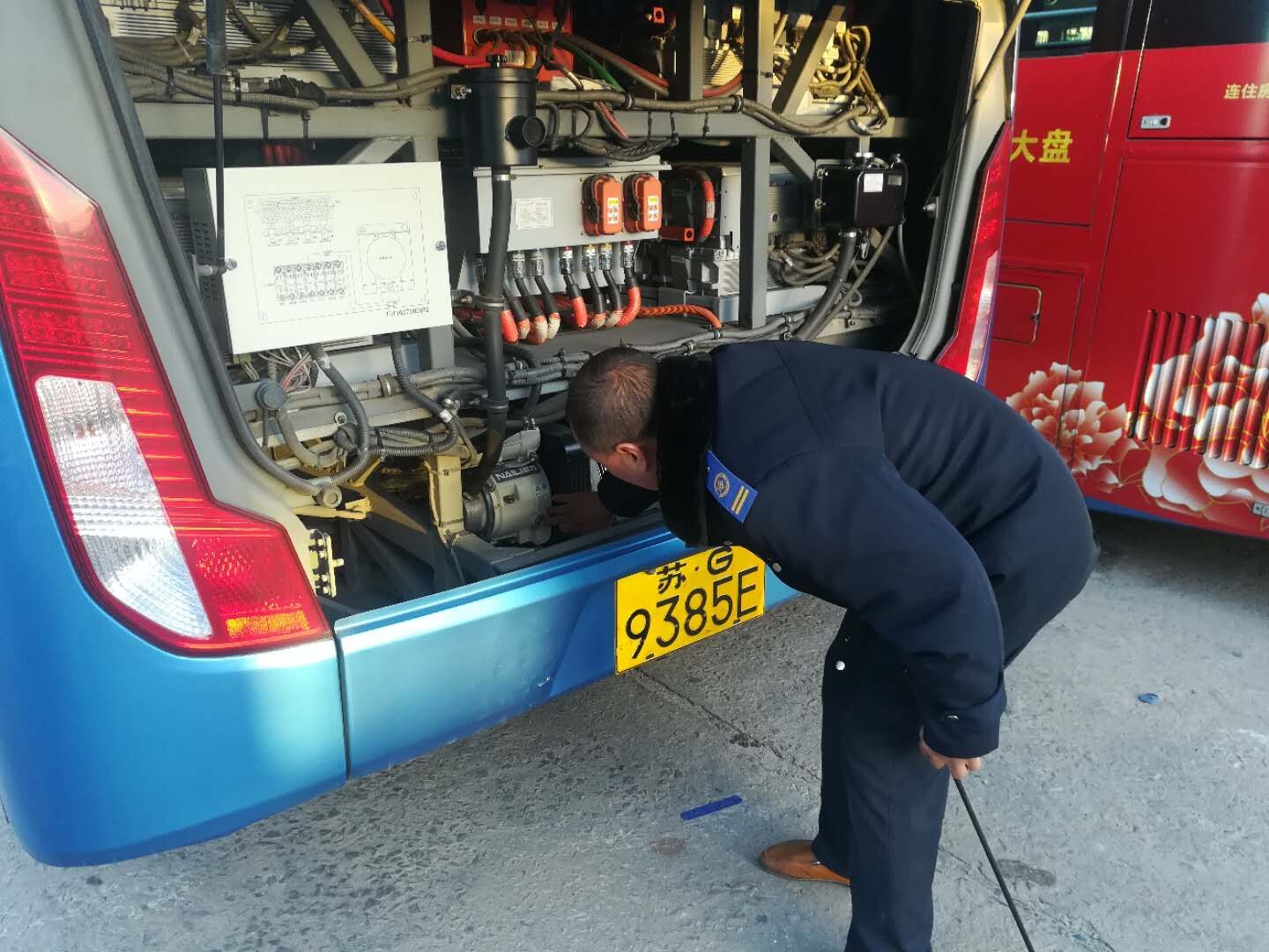 公交集團(tuán)海通公交公司開展換季車輛安全大檢查