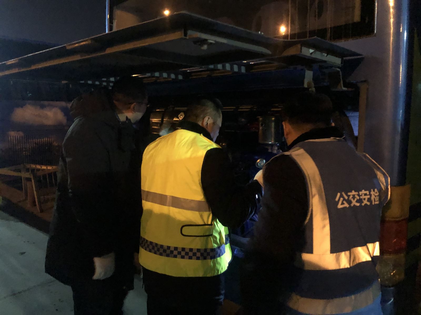 公交事業(yè)一部“排隱患促安全”切實(shí)細(xì)致做好回場車輛夜查工作