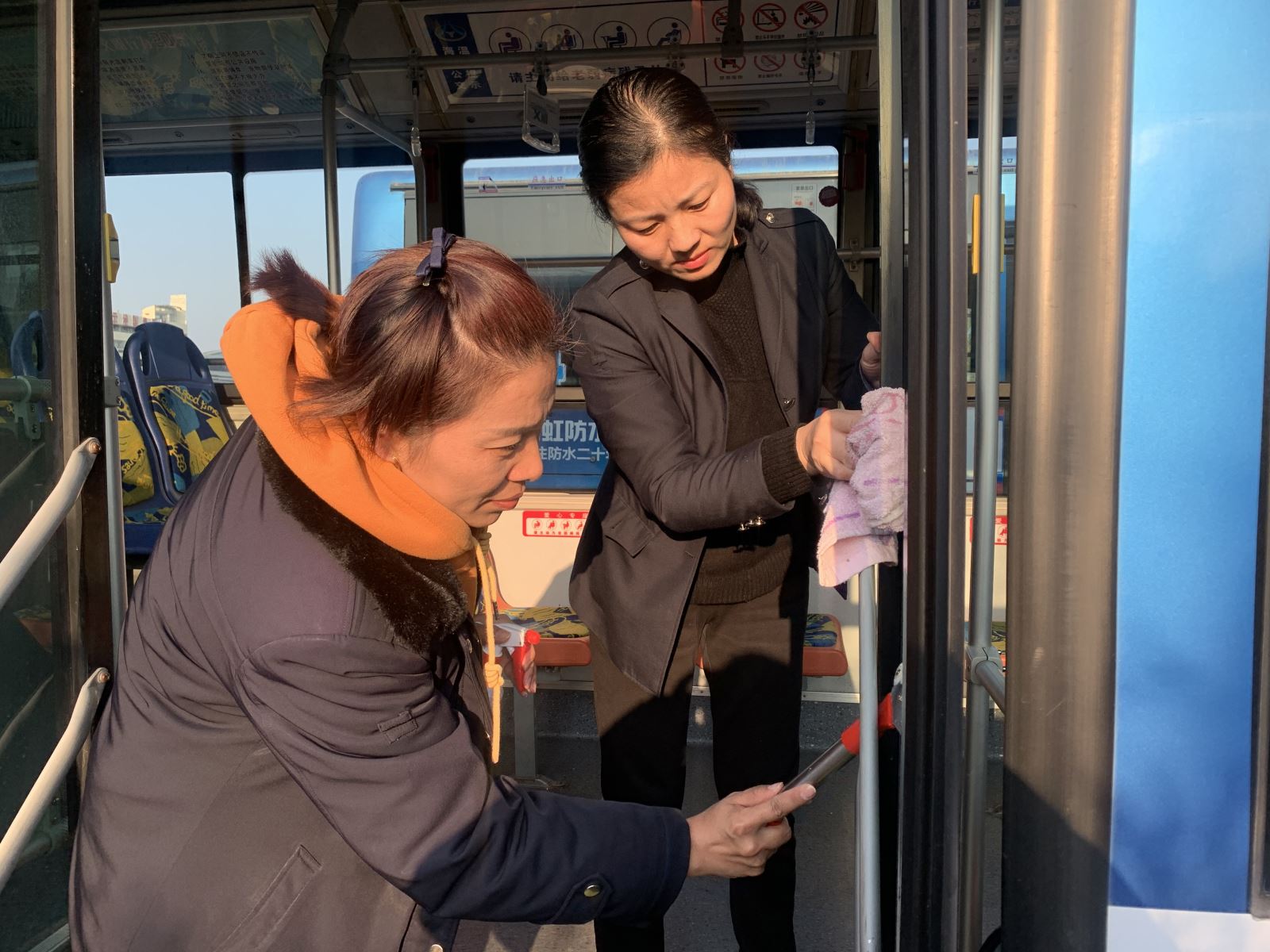 公交集團公交事業(yè)一部開展衛(wèi)生大掃除活動鞏固創(chuàng)文成果