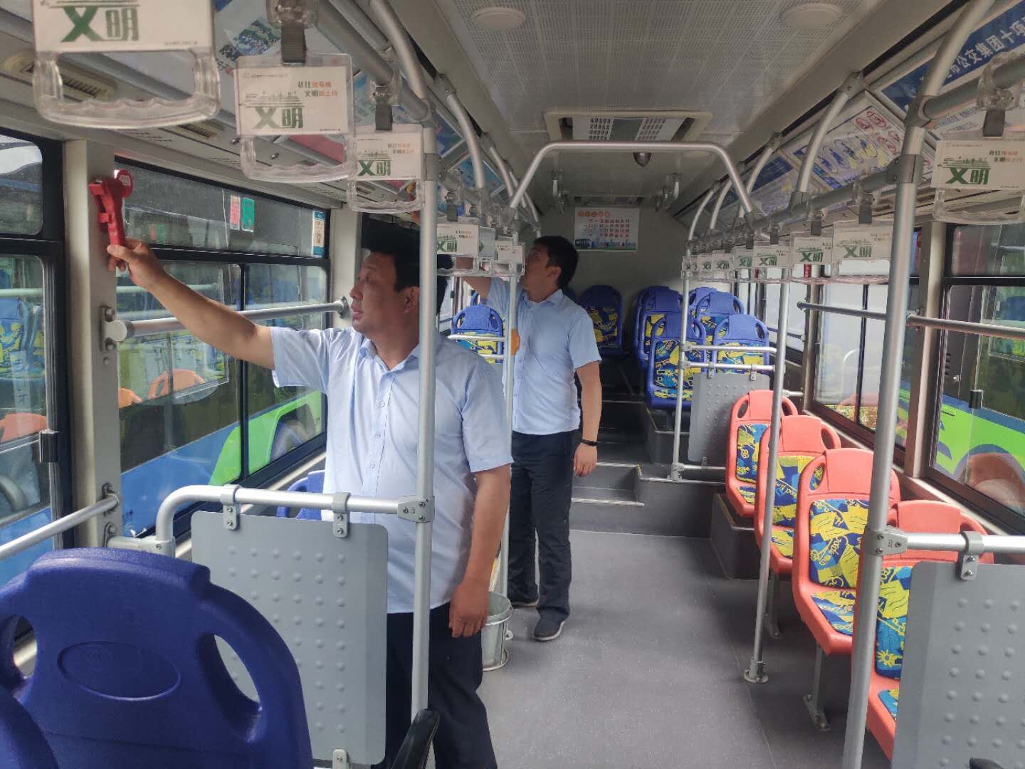 公交集團公交事業(yè)一部開展“端午節(jié)”前 車輛安全檢查工作